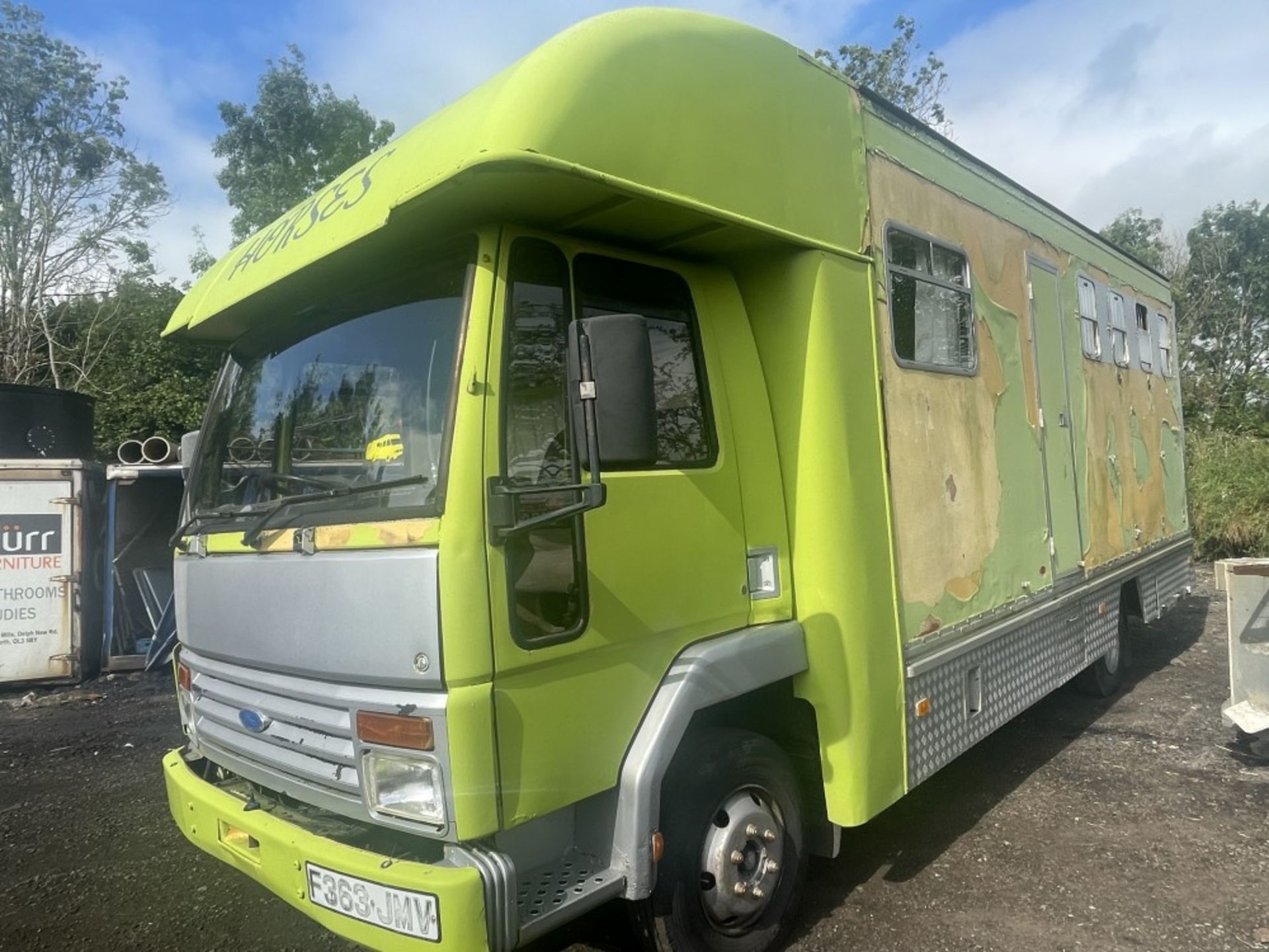 F reg IVECO FORD CARGO 0813 HORSEBOX (LOCATION BLACKBURN) 1ST REG 09/88, SLEEPS 4, 3 STALLS,