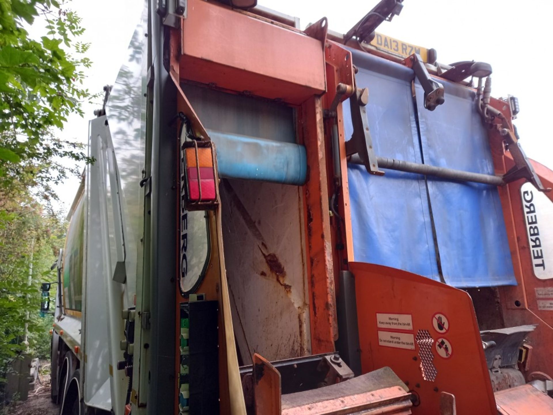 13 reg MERCEDES ECONIC REFUSE WAGON (DIRECT COUNCIL) (LOCATION LEEK) 1ST REG 08/13, TEST 09/21, - Image 5 of 6