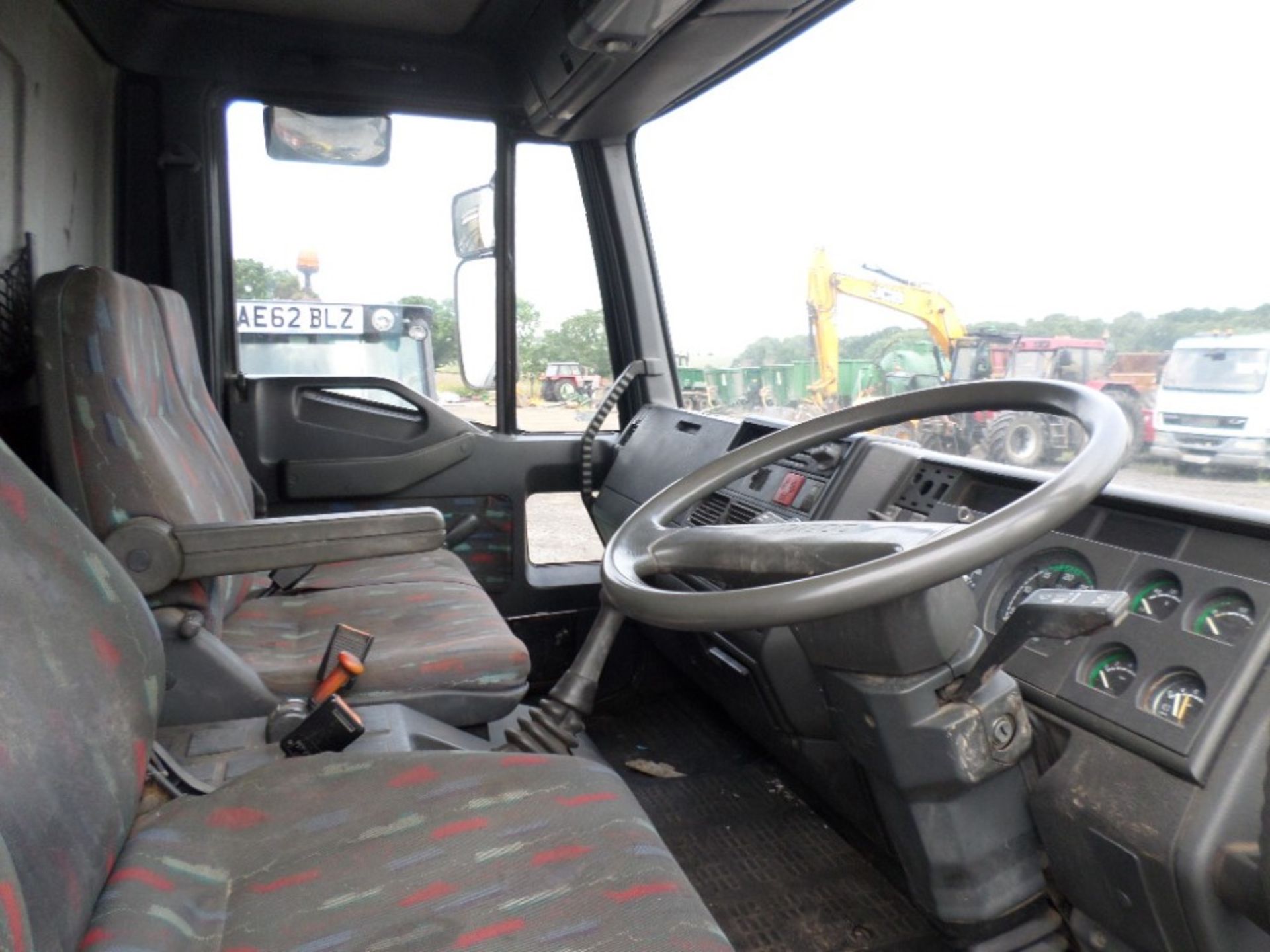 51 reg IVECO CARGO TECTOR 75E17 MANUAL VACUUM TANK WAGON (LOCATION SHEFFIELD) 1ST REG 10/01, - Image 3 of 7