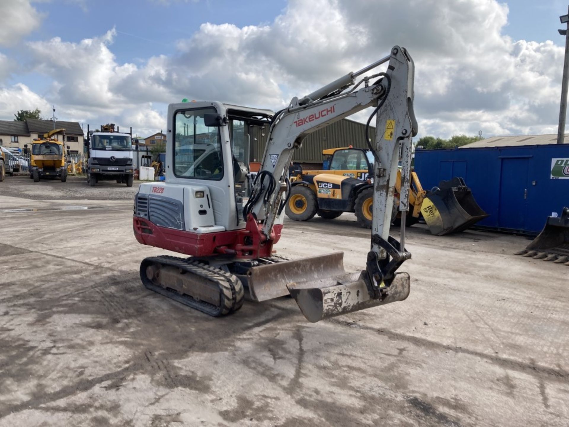 2014 TAKEUCHI TB228 EXCAVATOR, 1812 HOURS - Image 2 of 8