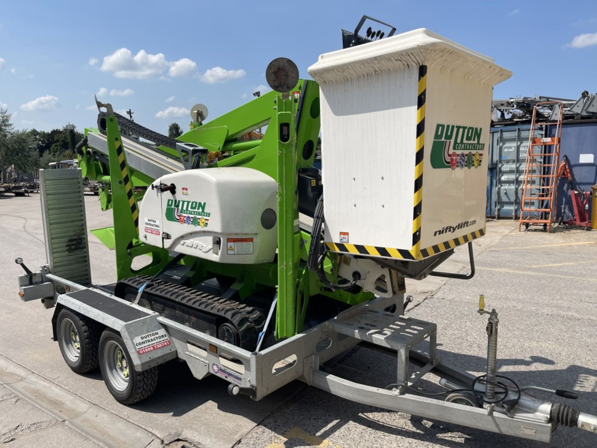 AS NEW 2019 NIFTY LIFT TRACKED BUCKET TRUCK C/W CUSTOM BUILT INDESPENSION LIGHT WEIGHT TRAILER