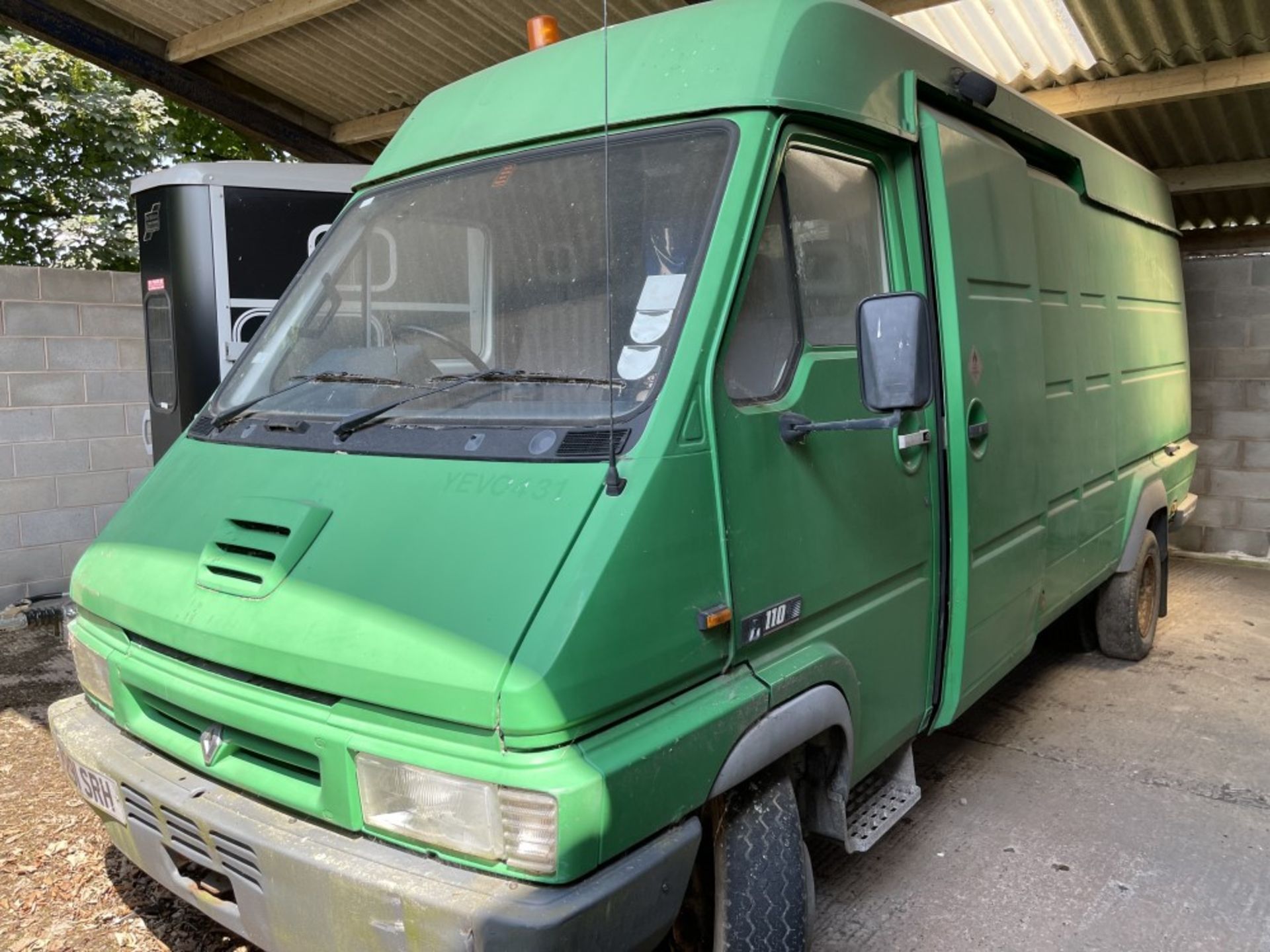 P reg RENAULT B110 OIL CHANGING VAN, 1ST REG 03/97, V5 HERE, 3 FORMER KEEPERS