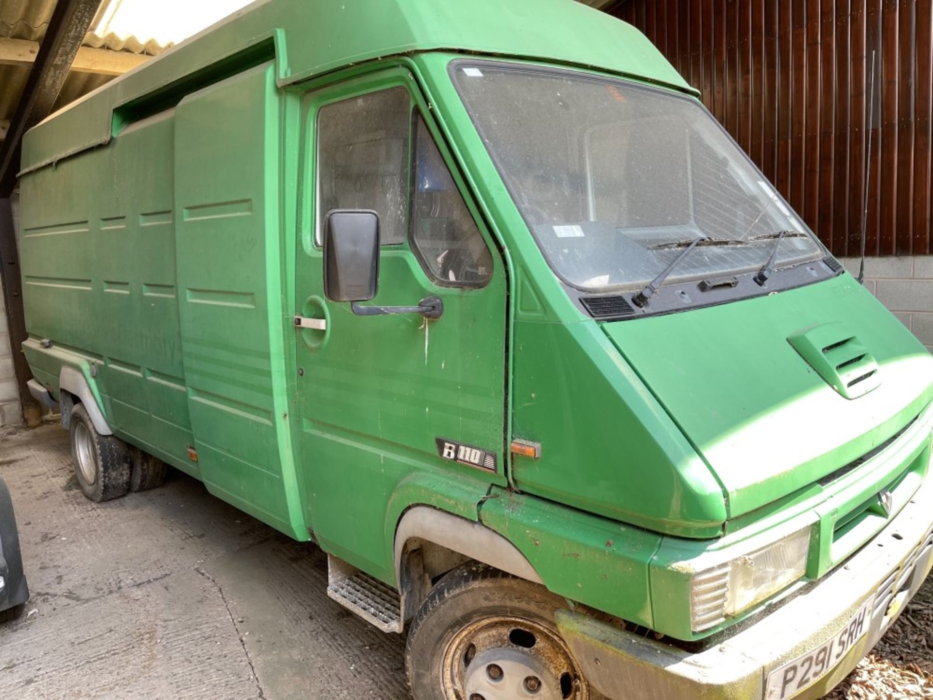 P reg RENAULT B110 OIL CHANGING VAN, 1ST REG 03/97, V5 HERE, 3 FORMER KEEPERS - Image 2 of 6