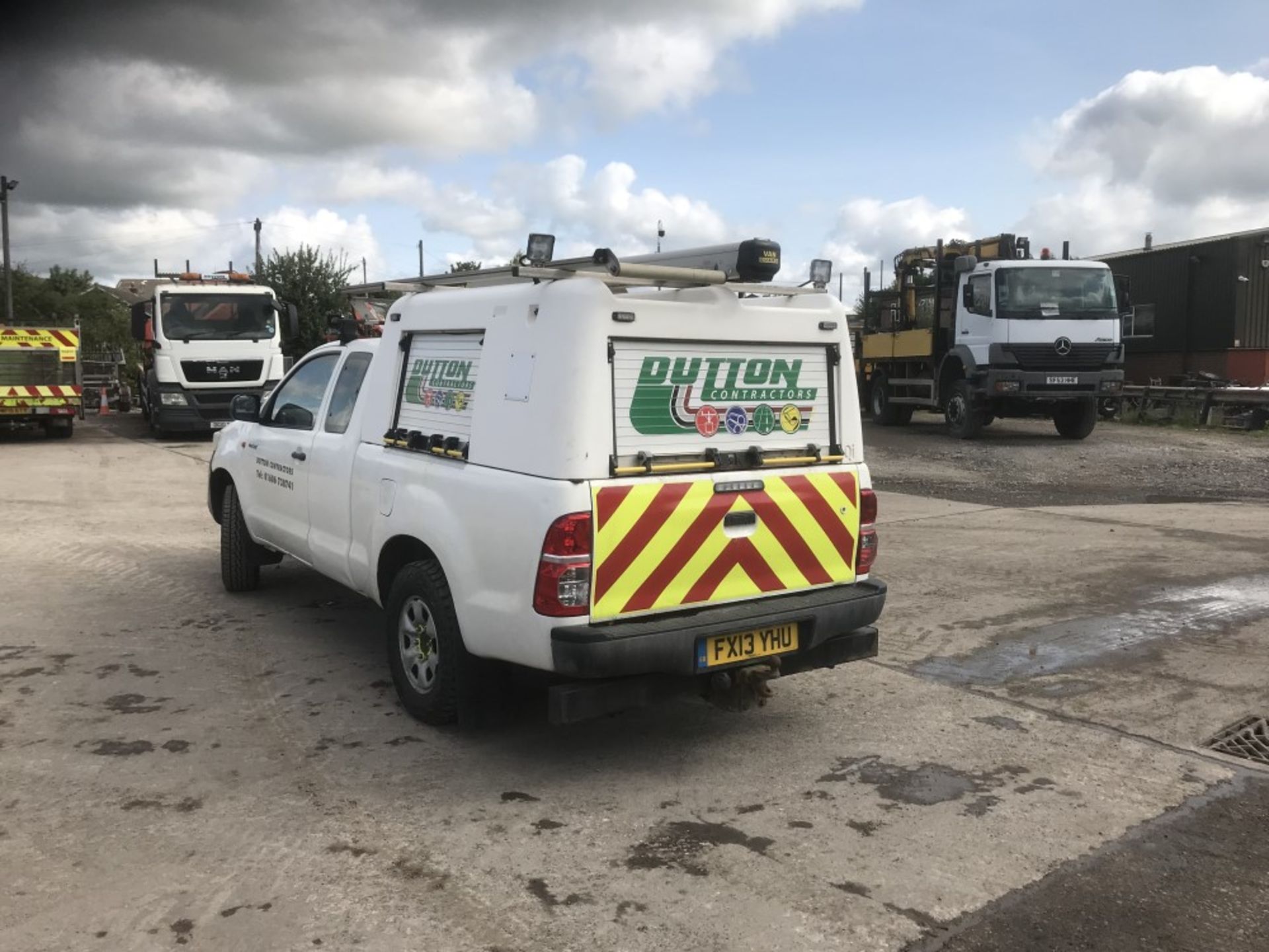 13 reg TOYOTA HILUX KING CAB PICKUP, 1ST REG 03/13, TEST 03/22, 123381M, V5 HERE, 2 FORMER KEEPERS - Image 4 of 13