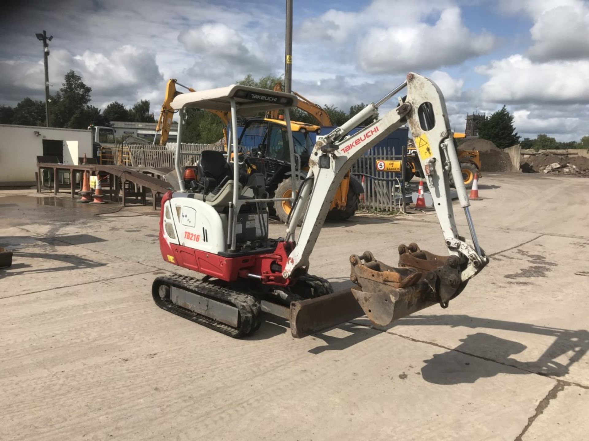 2014 TAKEUCHI TB216 MINI DIGGER, 2155 HOURS - Image 4 of 8