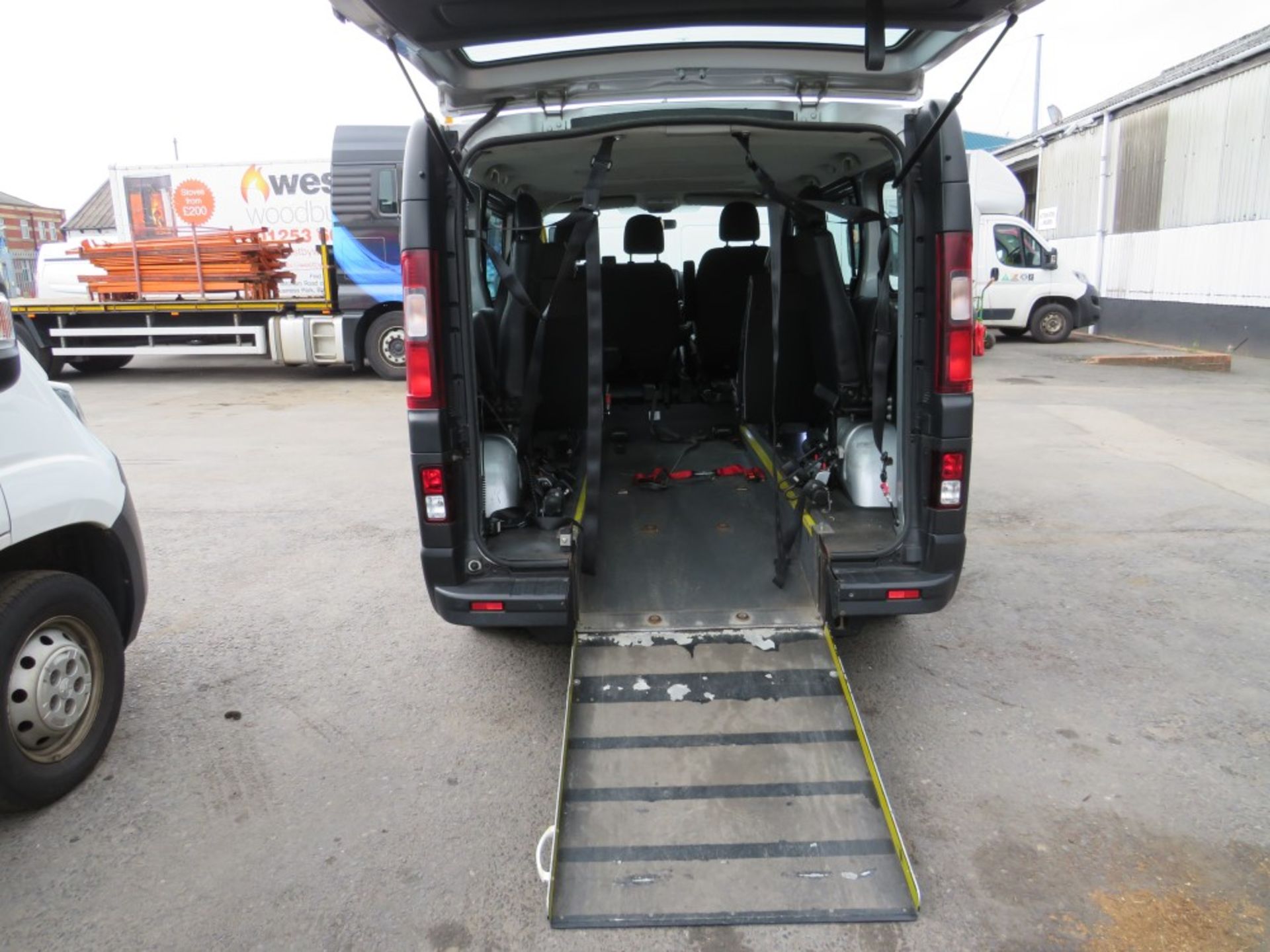 65 reg VAUXHALL VIVARO CDTI WHEELCHAIR ACCESS MINIBUS, 1ST REG 11/15, TEST 11/21, 110101M WARRANTED, - Image 7 of 9