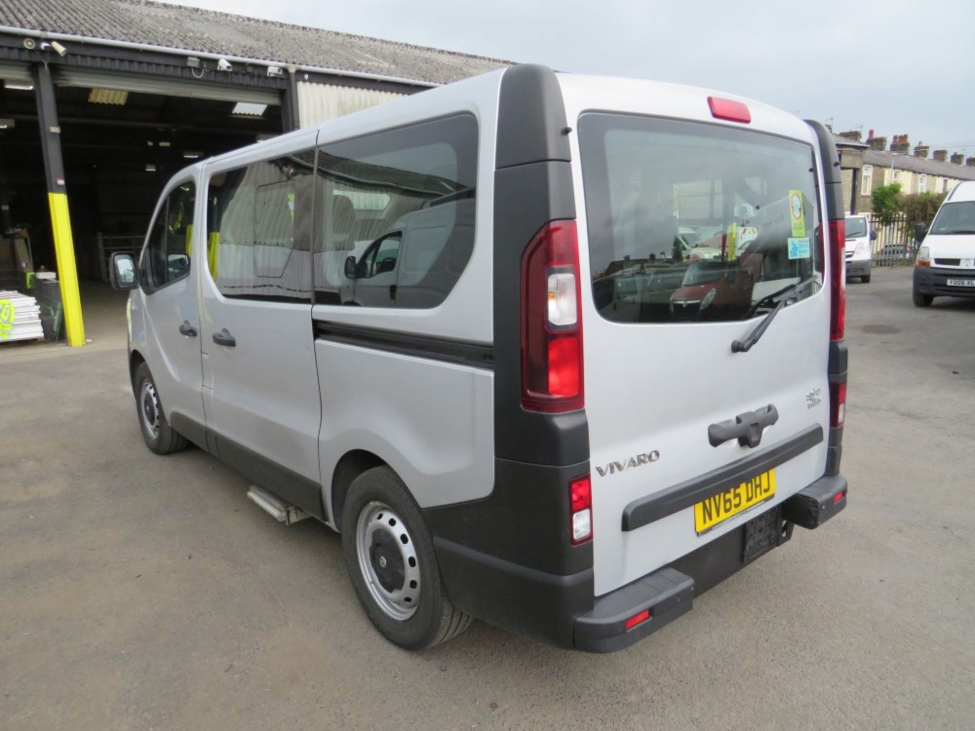 65 reg VAUXHALL VIVARO CDTI WHEELCHAIR ACCESS MINIBUS, 1ST REG 11/15, TEST 11/21, 110101M WARRANTED, - Image 3 of 9