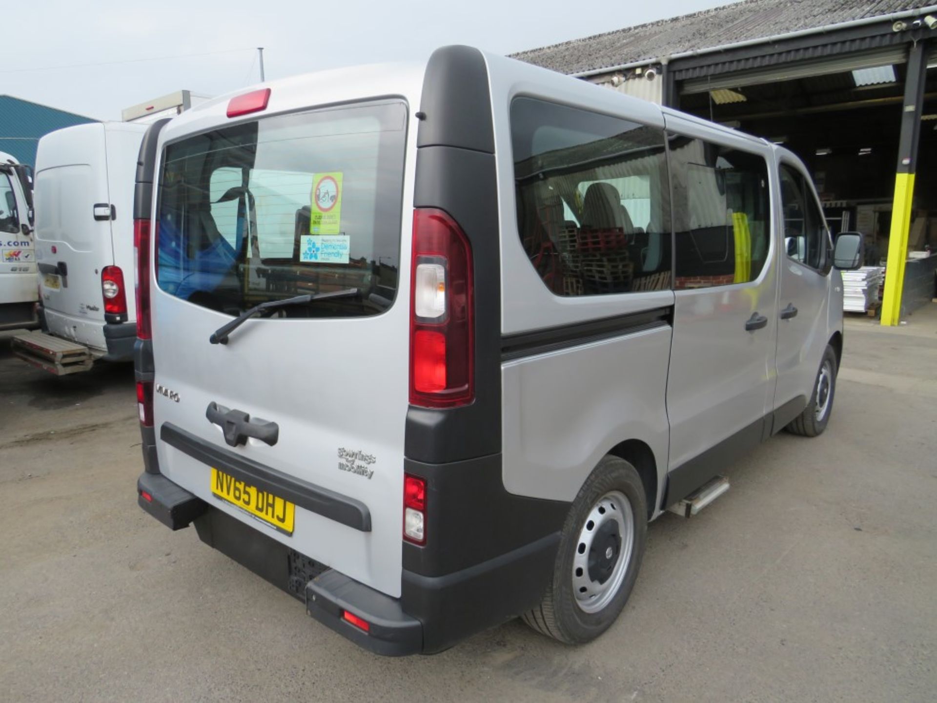 65 reg VAUXHALL VIVARO CDTI WHEELCHAIR ACCESS MINIBUS, 1ST REG 11/15, TEST 11/21, 110101M WARRANTED, - Image 4 of 9