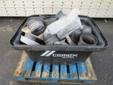 PLASTIC TUB OF PLUMBING ACCESSORIES [NO VAT]