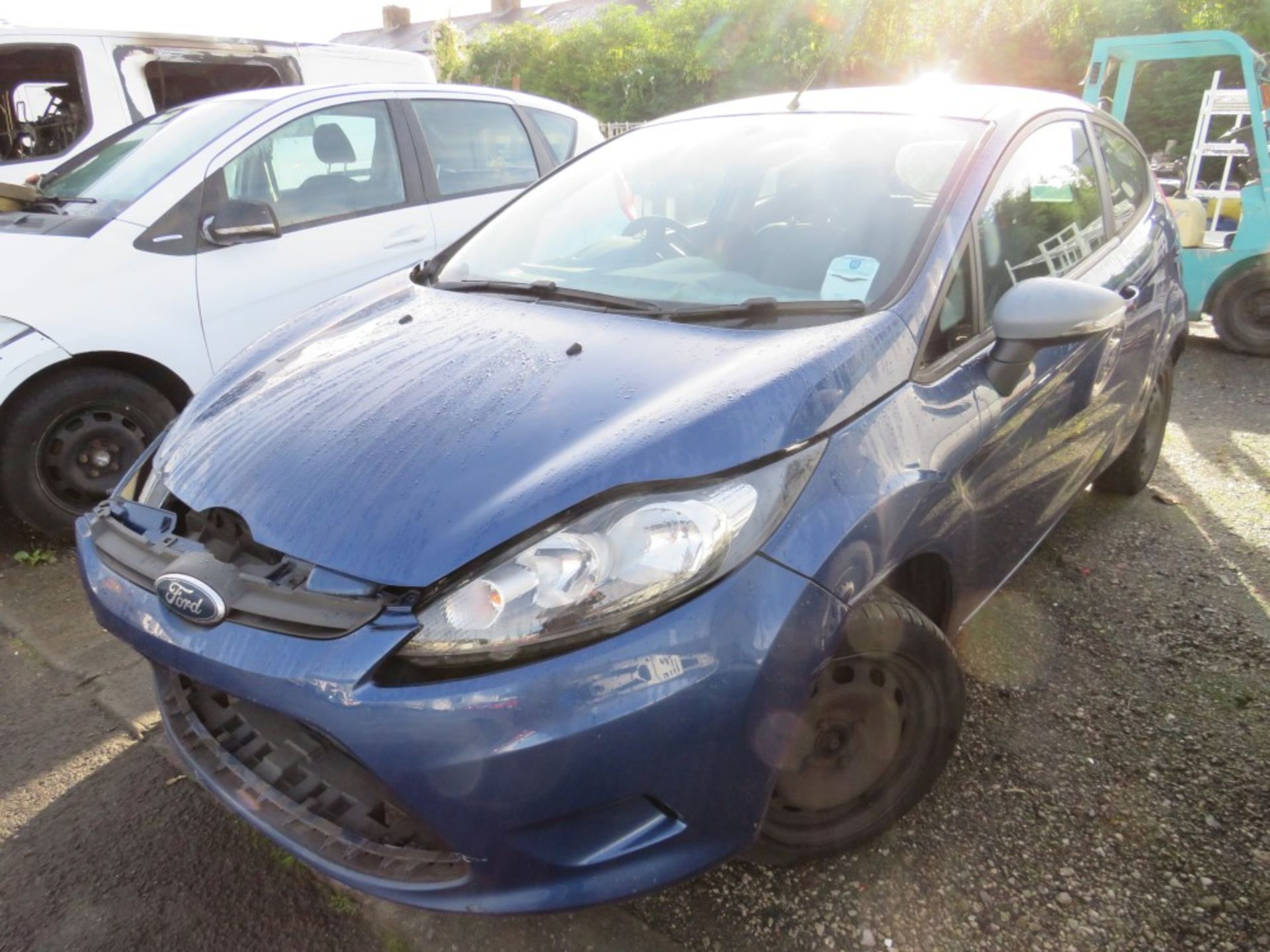 10 reg FORD FIESTA EDGE TDCI 68 3 DOOR HATCHBACK (ACCIDENT DAMAGED, RUNS BUT NOT FIT TO DRIVE) ( - Image 2 of 6