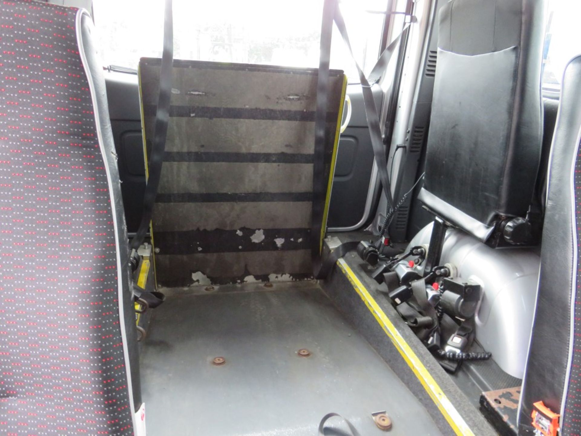 65 reg VAUXHALL VIVARO CDTI WHEELCHAIR ACCESS MINIBUS, 1ST REG 11/15, TEST 11/21, 110101M WARRANTED, - Image 6 of 9