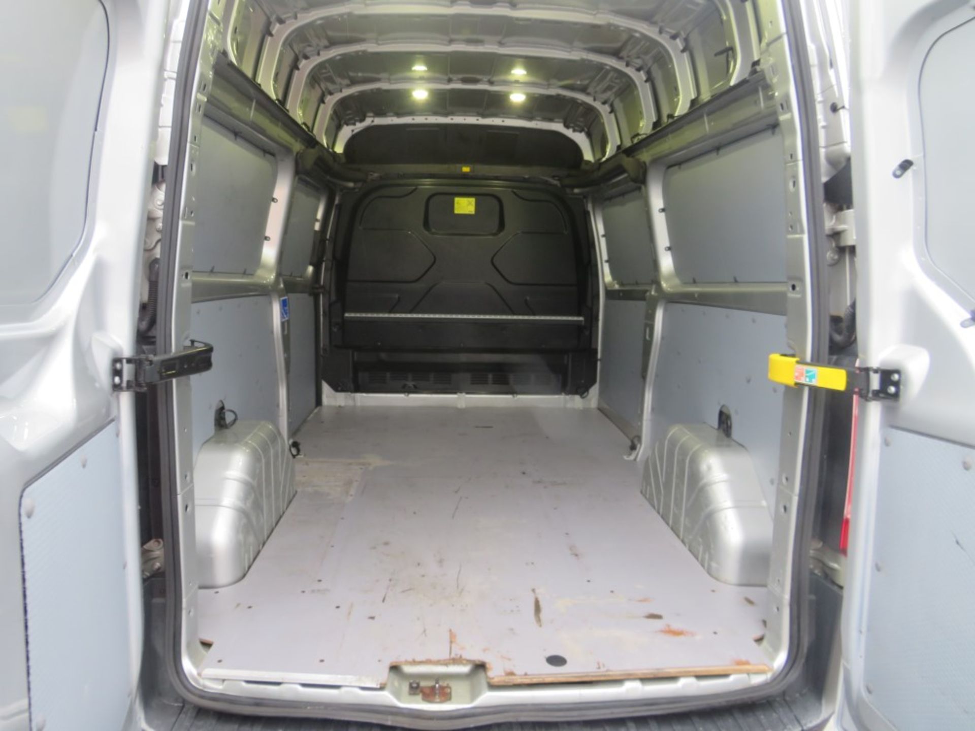 16 reg FORD TRANSIT CUSTOM 330 TREND L2H2, AIR CON, CRUISE CONTROL, ELECTRIC PACK, FRONT FOGS, - Image 5 of 7