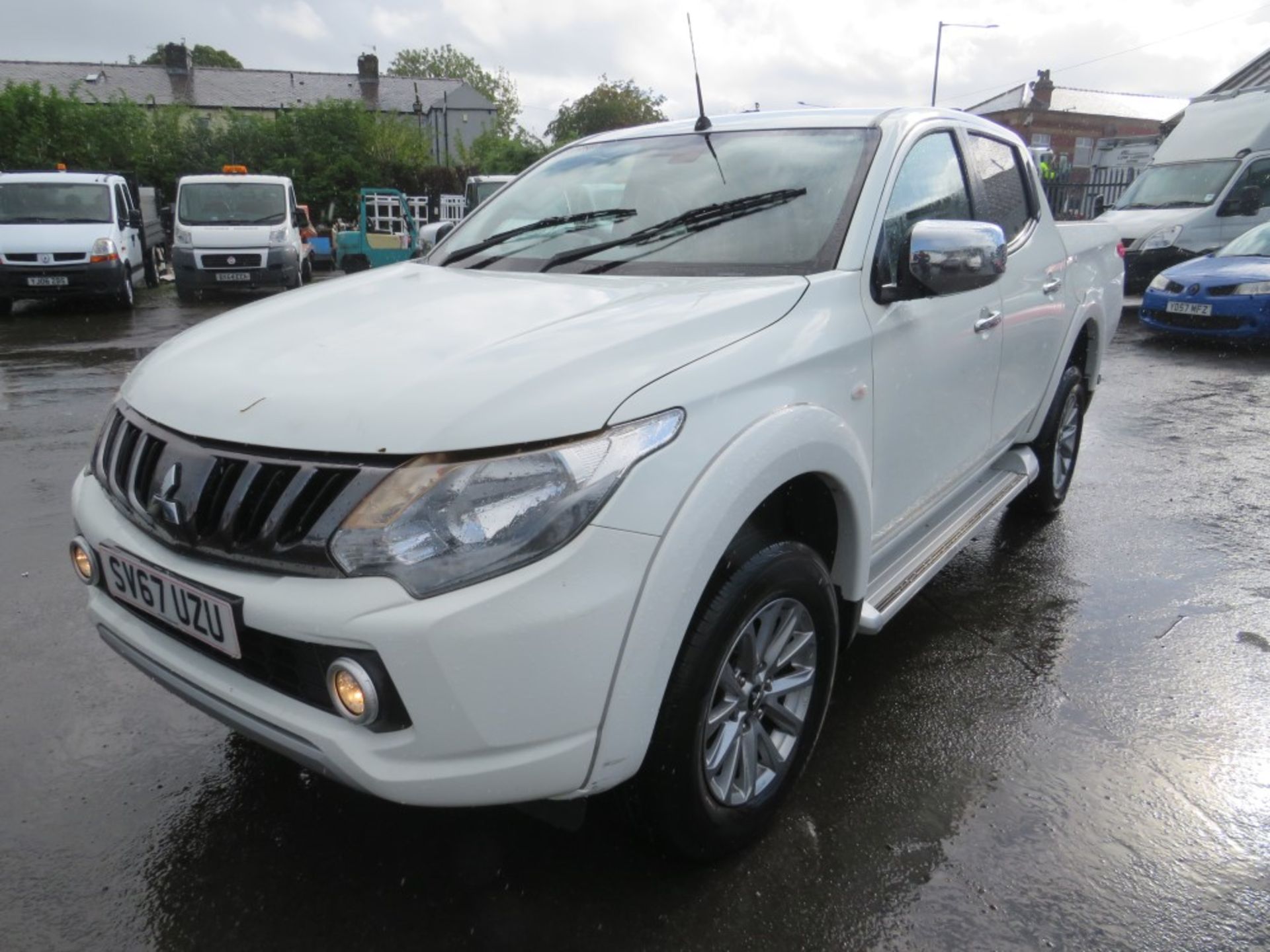 67 reg MITSUBISHI L200 TITAN DI-D PICKUP, 1ST REG 09/17, 121728M WARRANTED, V5 HERE, 1 OWNER FROM - Image 2 of 6