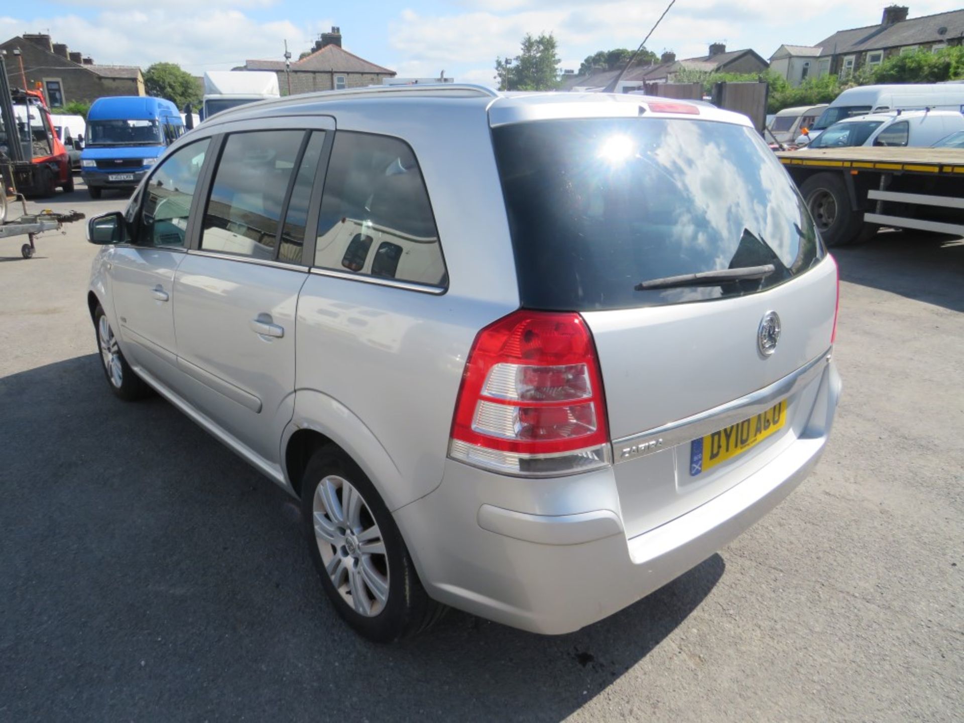 10 reg VAUXHALL ZAFIRA DESIGN 1.8 PETROL, 1ST REG 03/10, 128699M, V5 HERE, 2 FORMER KEEPERS [NO - Image 3 of 6