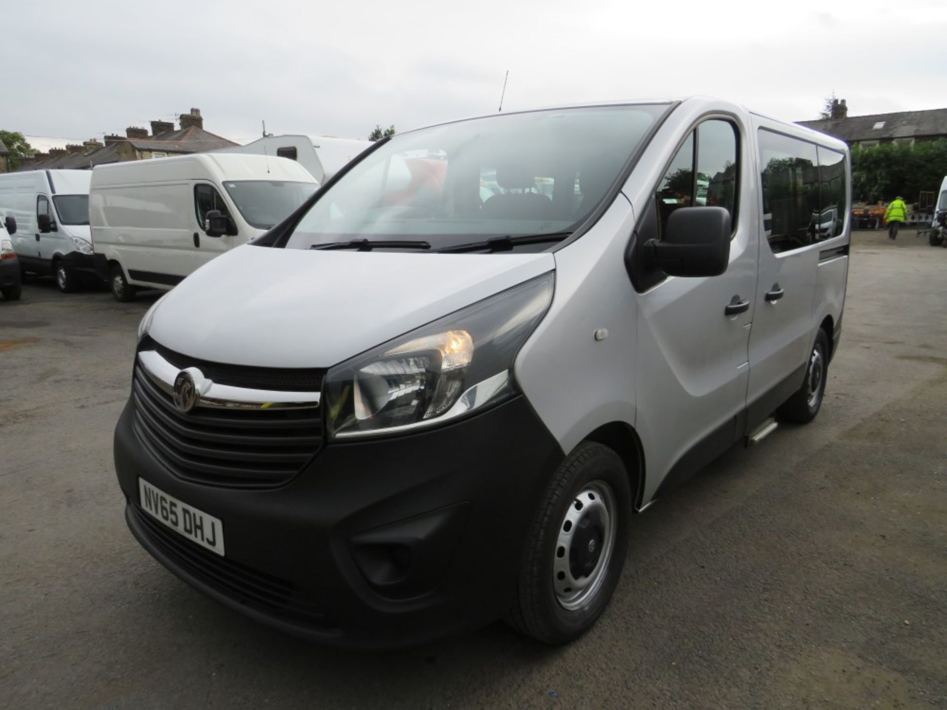 65 reg VAUXHALL VIVARO CDTI WHEELCHAIR ACCESS MINIBUS, 1ST REG 11/15, TEST 11/21, 110101M WARRANTED, - Image 2 of 9