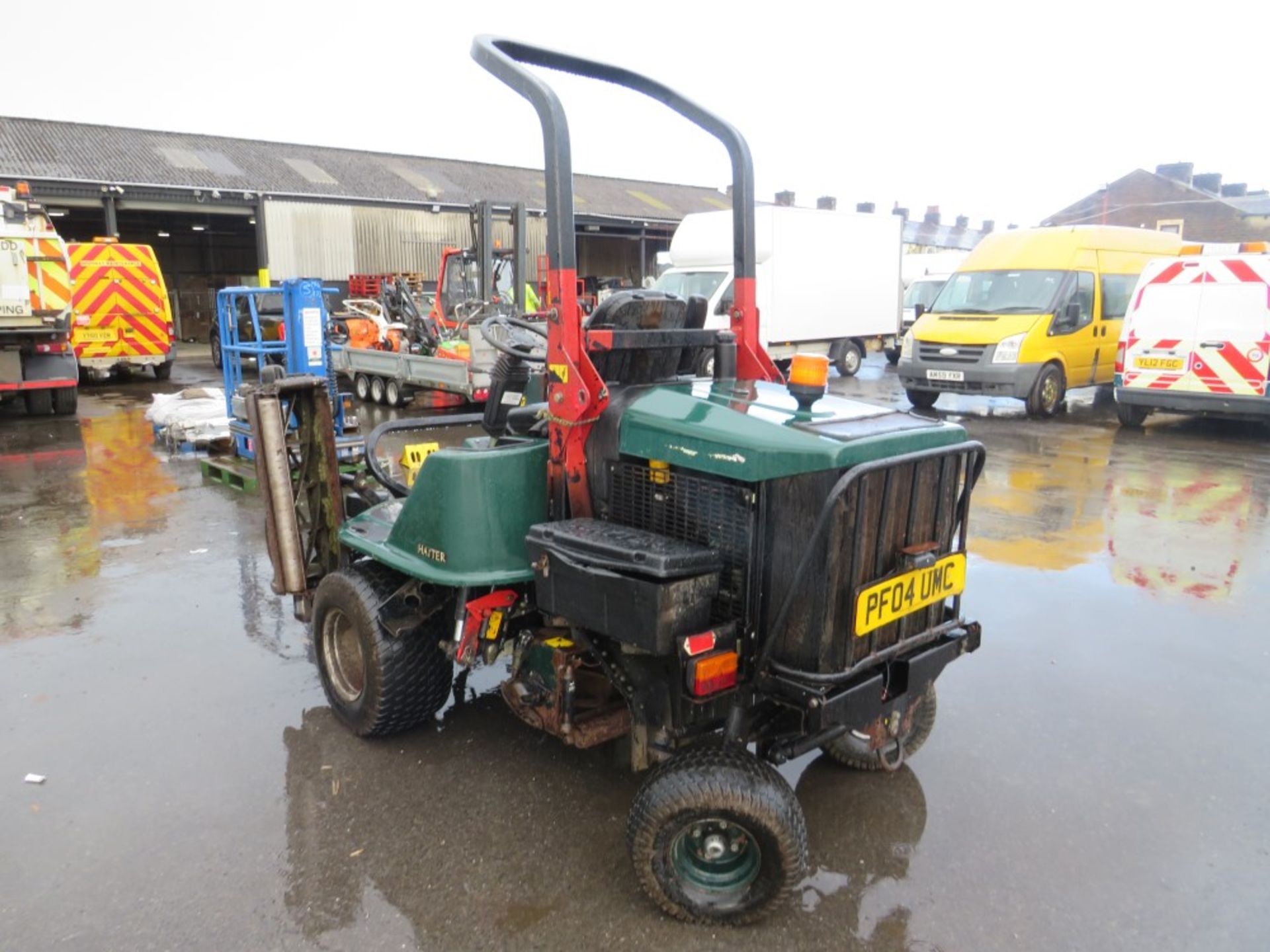 04 reg HAYTER LT322 2WD TRIPLE CYLINDER MOWER (DIRECT COUNCIL) 1ST REG 06/04, V5 HERE, 1 OWNER - Image 3 of 4