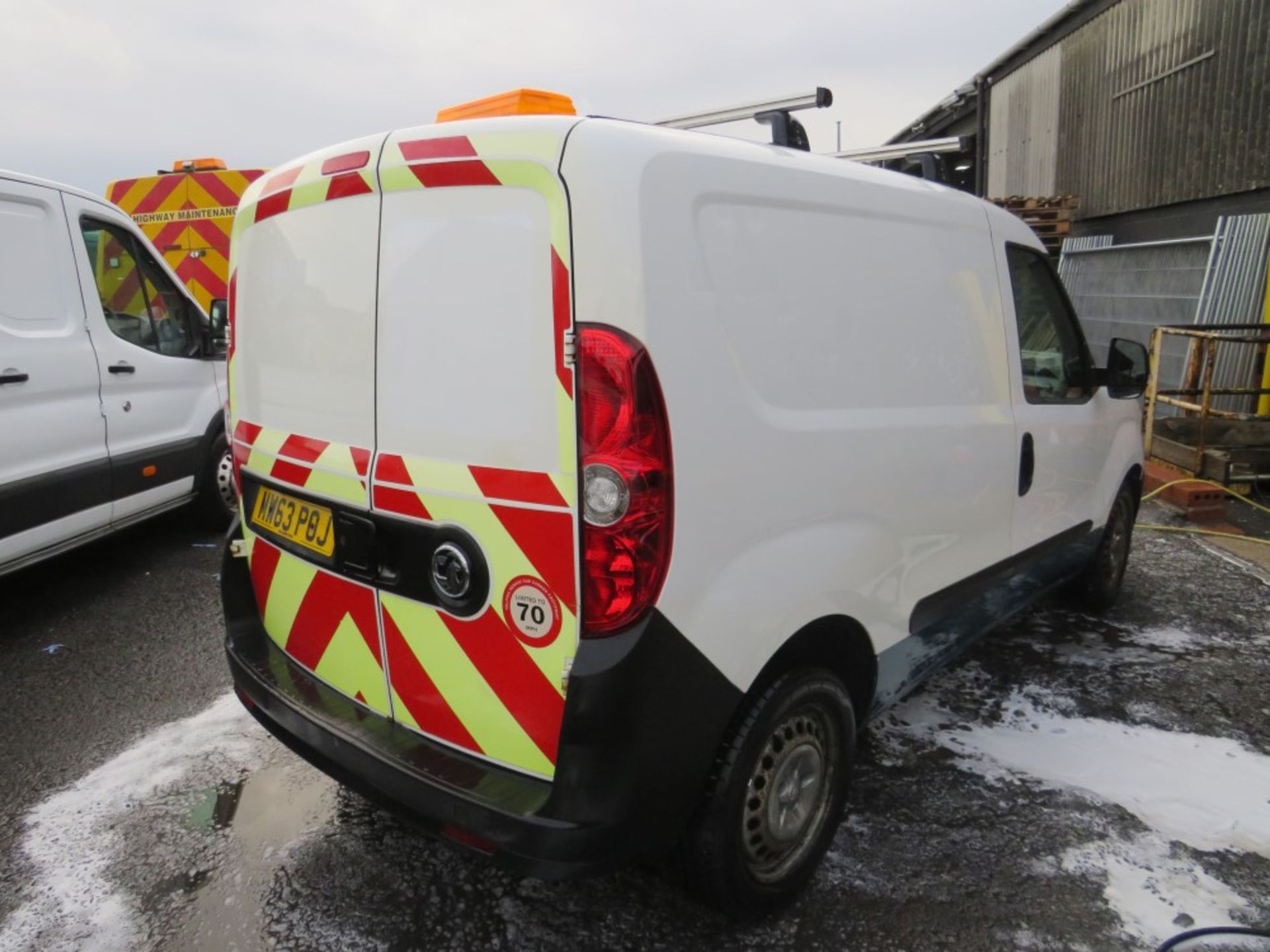 63 reg VAUXHALL COMBO 2300 CDTI (DIRECT UNITED UTILITIES WATER) 1ST REG 12/13, TEST 11/21, V5 - Image 4 of 7