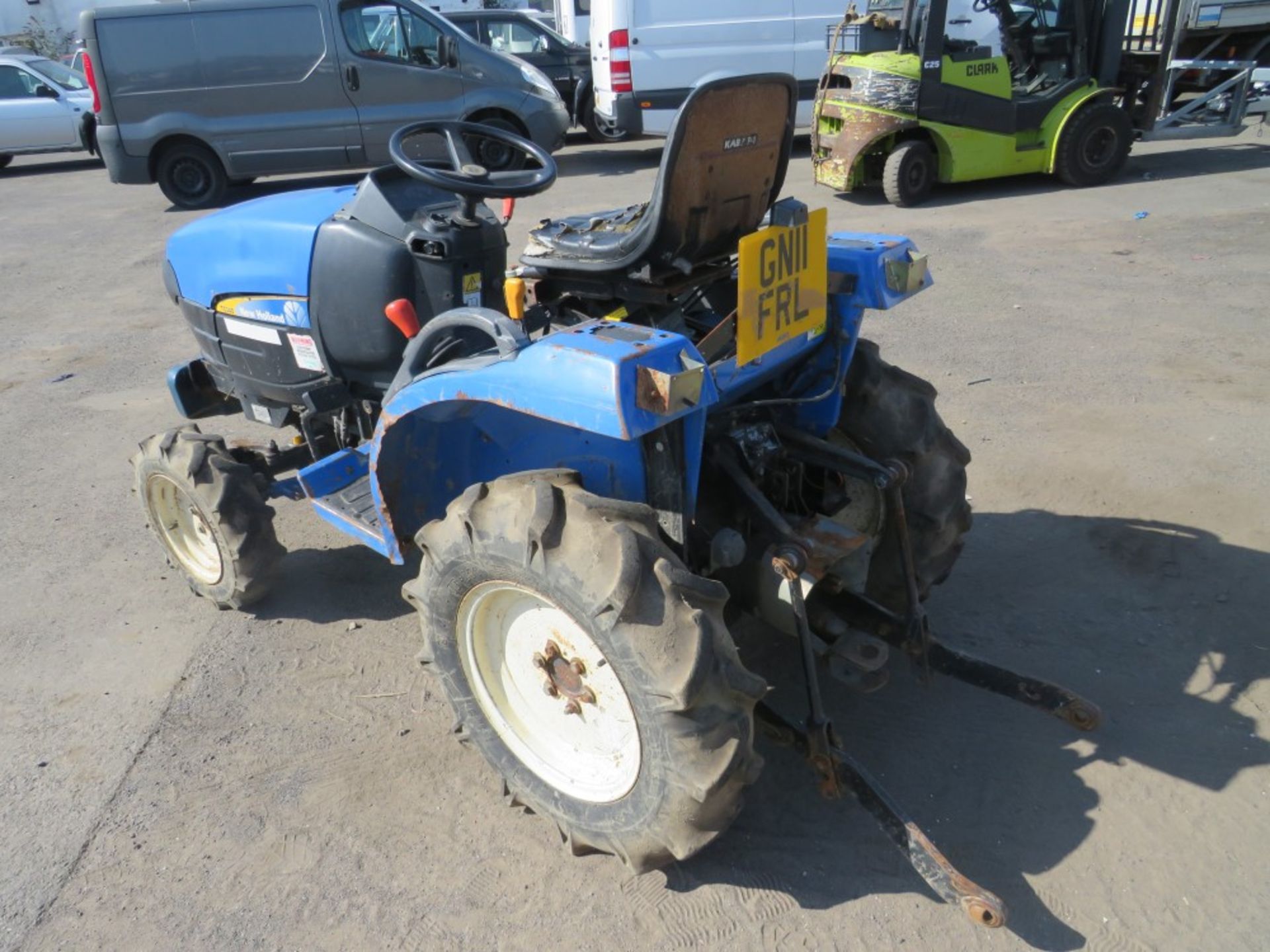 11 reg NEW HOLLAND TC240 TRACTOR, 6487 HOURS, NO V5 [NO VAT] - Image 3 of 5