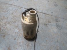 110V SUBMERSIBLE WATER PUMP [+ VAT]