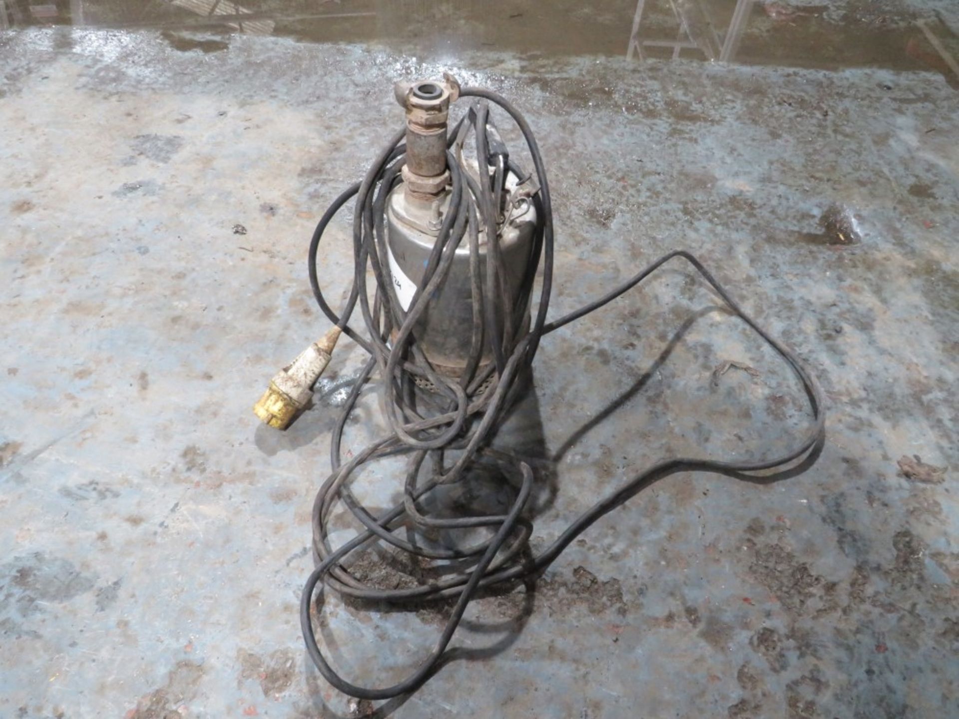 110V SUBMERSIBLE WATER PUMP [+ VAT]