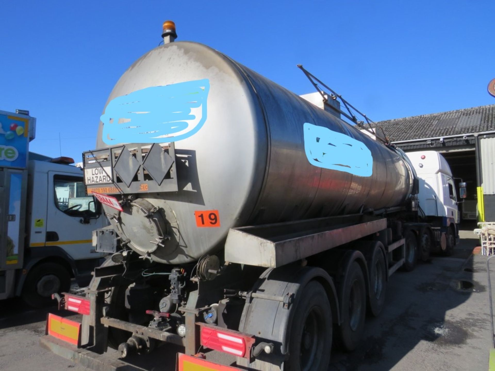 1998 WEST YORKSHIRE 30,000LTR STAINLESS VACUUM TANKER [+ VAT] - Image 2 of 13