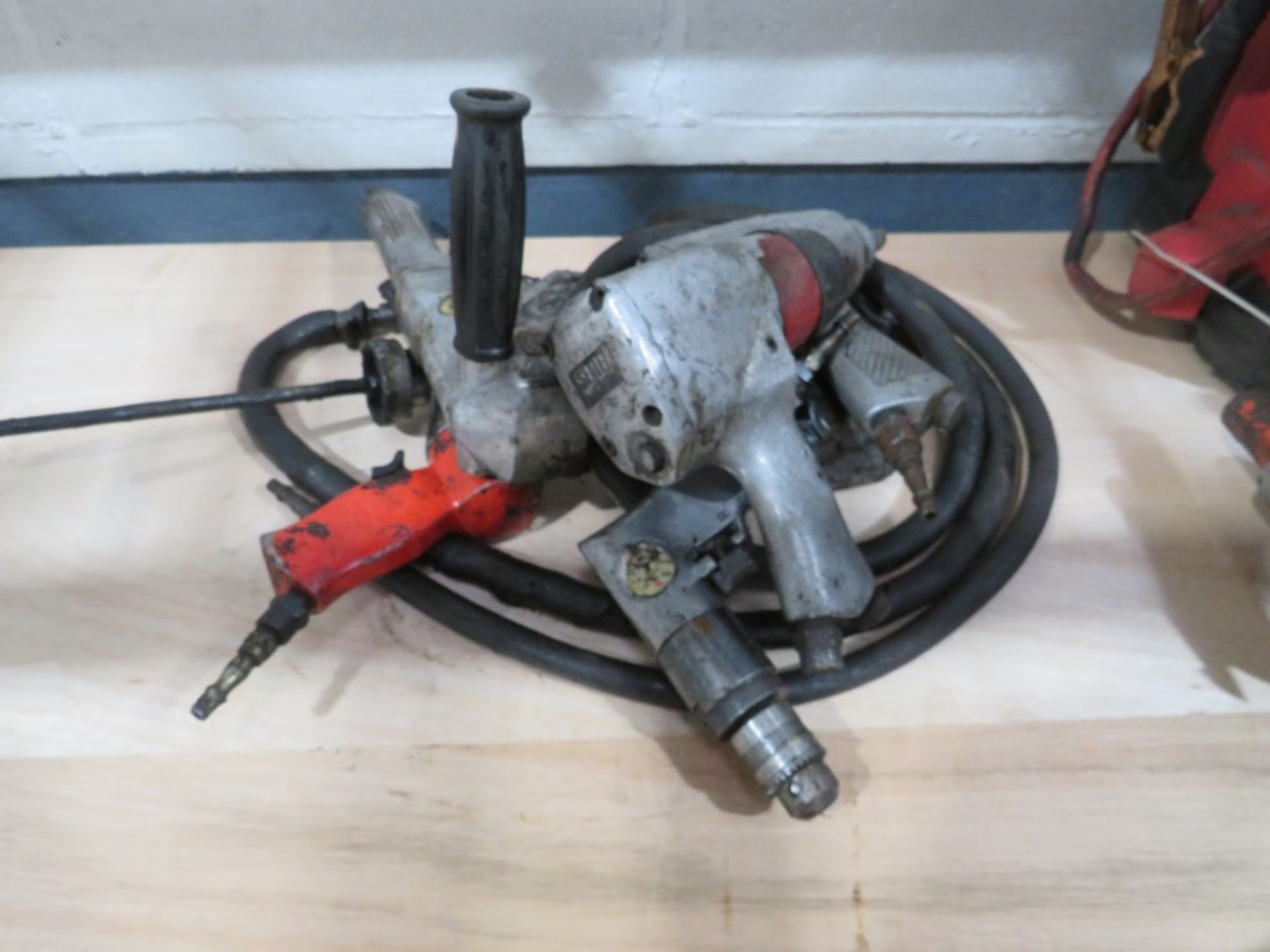 SELECTION OF AIR TOOLS [NO VAT]