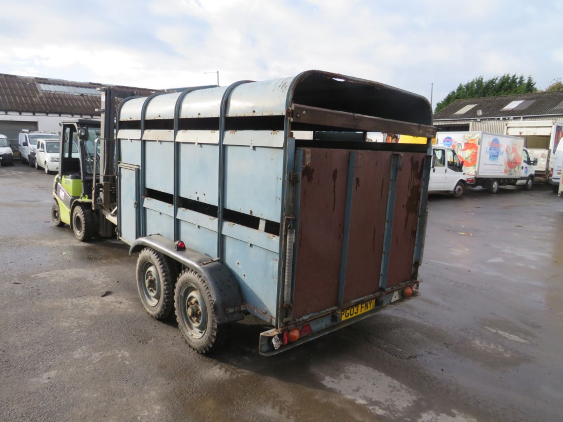 IFOR WILLIAMS TWIN AXLE LIVESTOCK TRAILER, 10' X 6' BODY WITH SIDE DOOR [NO VAT] - Image 3 of 4