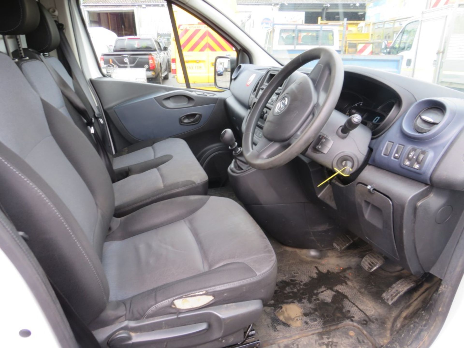 15 reg VAUXHALL VIVARO 2900 CDTI ECOFLEX (ON VCAR CAT N - SEE PHOTO FOR DAMAGE) 1ST REG 03/15, - Image 7 of 8