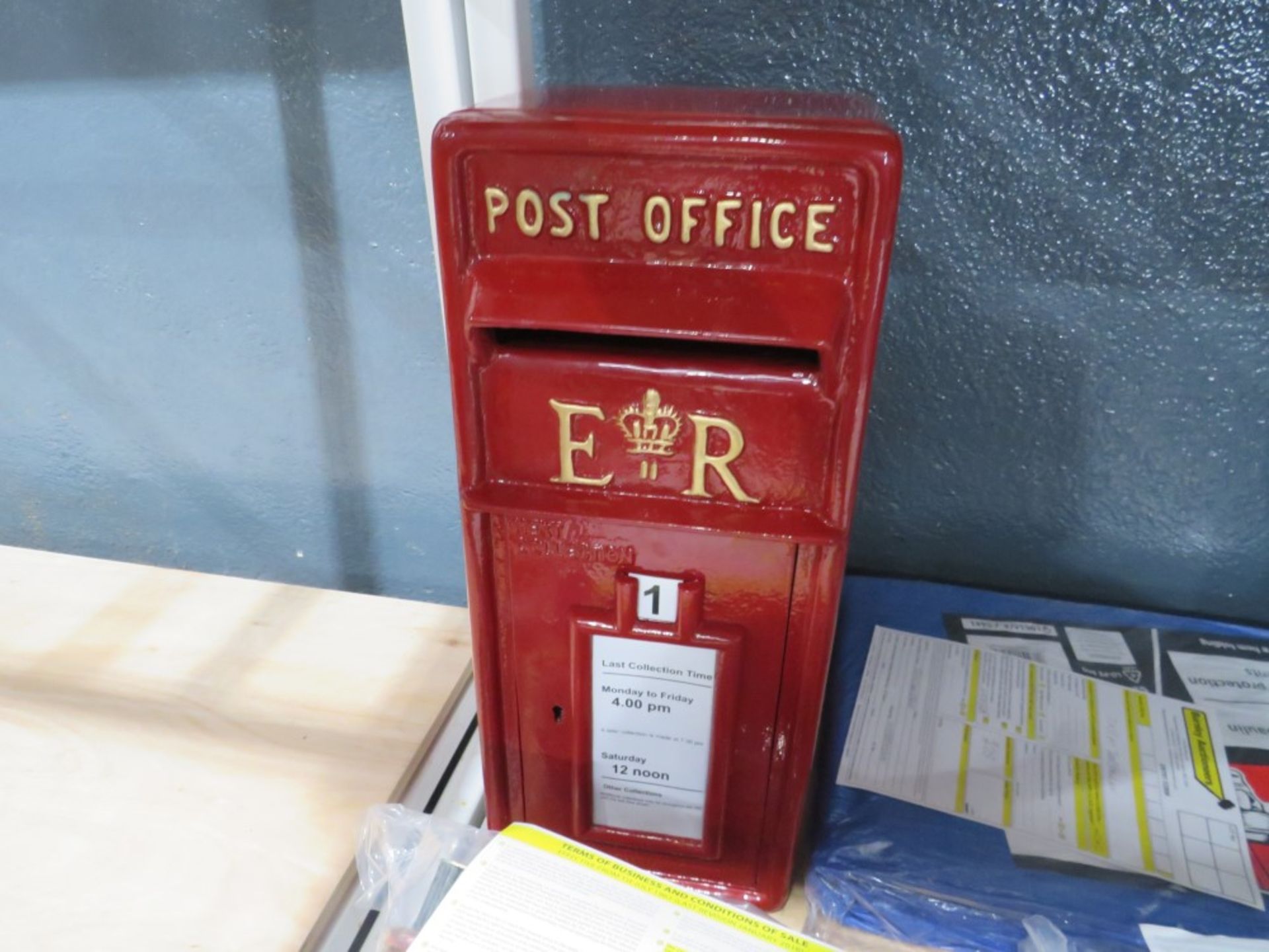 POST BOX, NO KEYS [+ VAT]