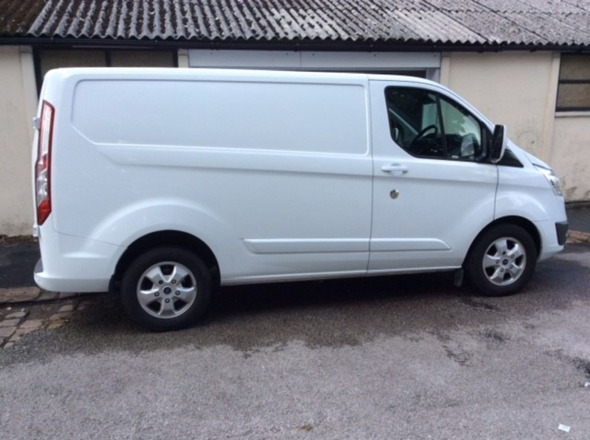 18 reg FORD TRANSIT CUSTOM 290 LIMITED, 1ST RE 04/18, 54700M WARRANTED,PART HISTORY, LOCKING WHEEL - Image 3 of 6