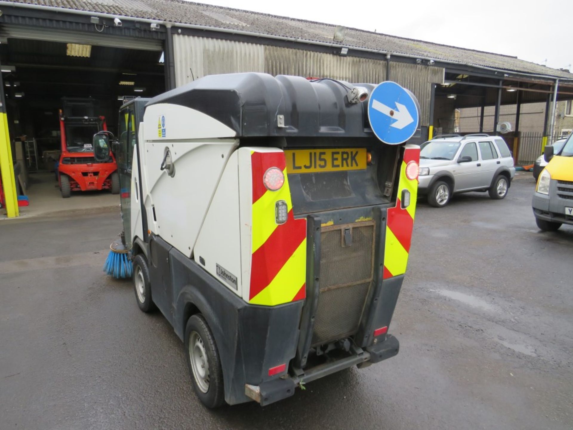 15 reg JOHNSTON PRECINCT SWEEPER (DIRECT COUNCIL) 1ST REG 04/15, V5 HERE, 1 OWNER FROM NEW [+ VAT] - Image 3 of 5