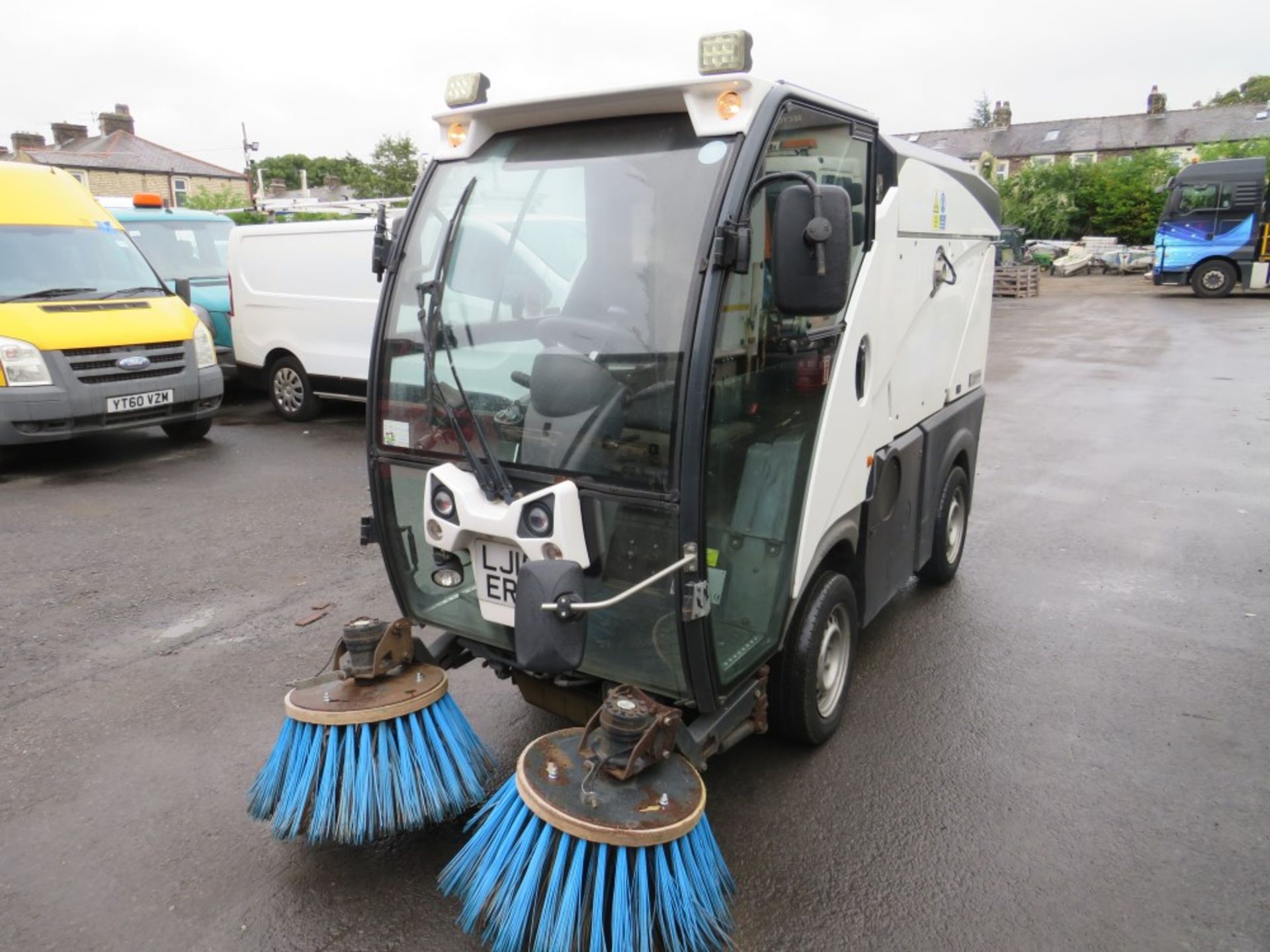 15 reg JOHNSTON PRECINCT SWEEPER (DIRECT COUNCIL) 1ST REG 04/15, V5 HERE, 1 OWNER FROM NEW [+ VAT] - Image 2 of 5