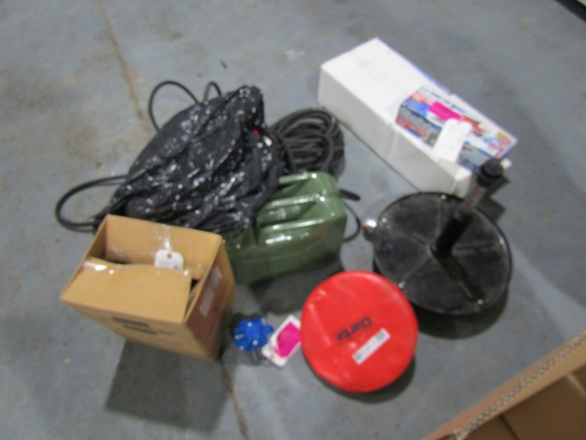AIR HOSE, MOBILE SEAT, VICE, PUMP, CUTTING TOOL SET, MULTI FUNCTION TOOL, JERRY CAN [+ VAT]