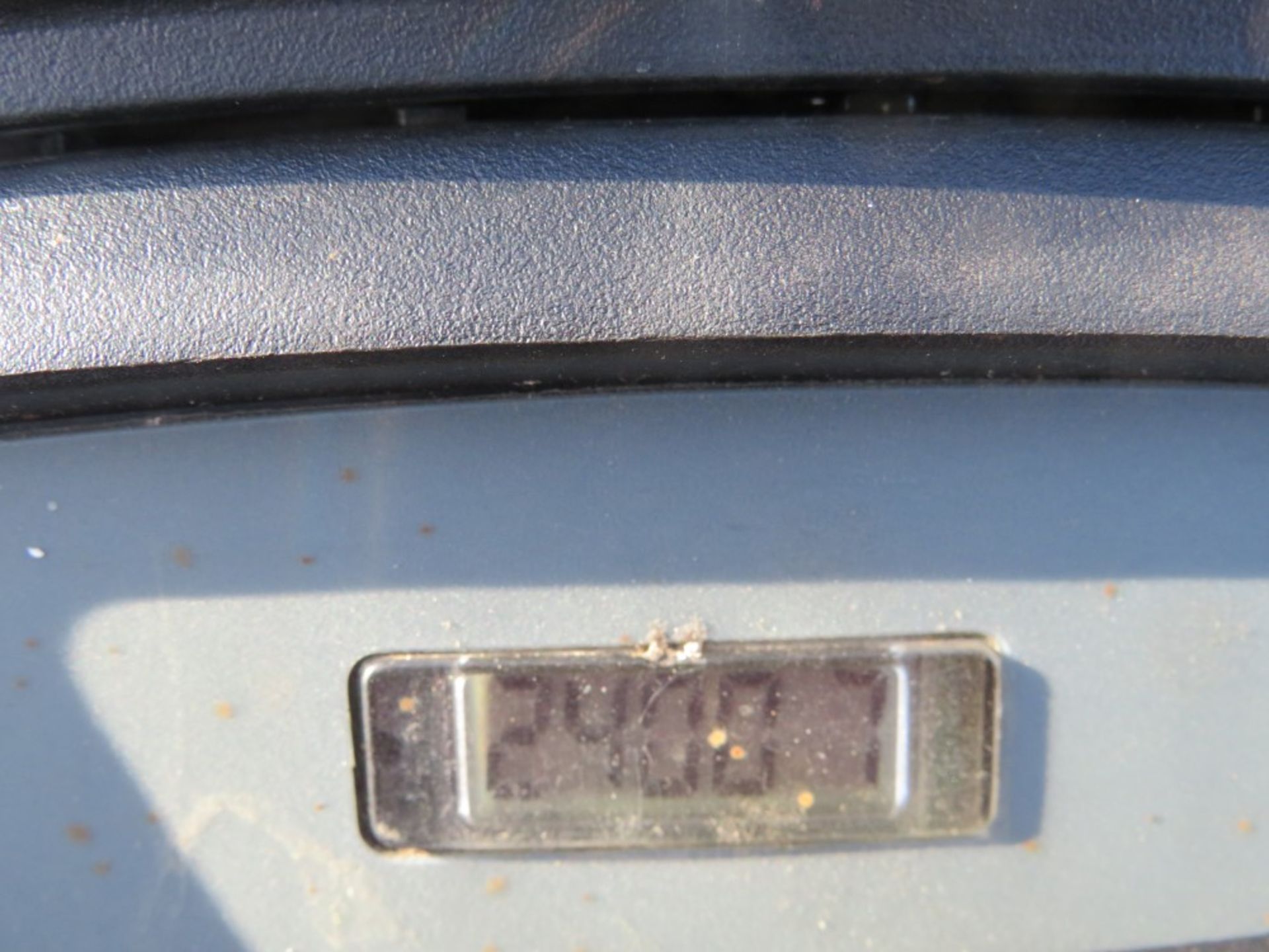 JOHN DEERE X320 RIDE ON MOWER - NO DECK (DIRECT COUNCIL) 2400 HOURS [+ VAT] - Image 3 of 3