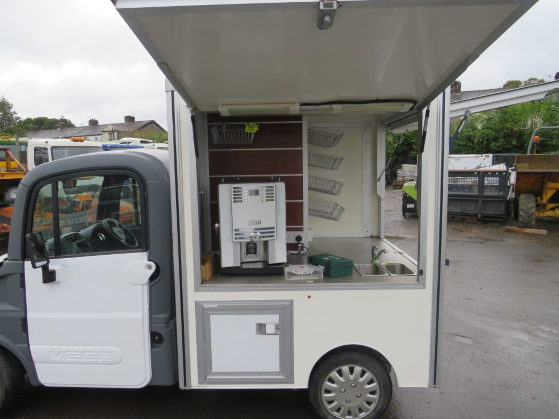 08 reg AIXAM MEGA MULTITRUCK 600D MOBILE CATERING UNIT, 1ST REG 07/08, 10990KM WARRANTED, V5 HERE, 2 - Image 6 of 9