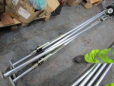 4 ULINE PLASTERERS MARQUE SUPPORT POLES [NO VAT]