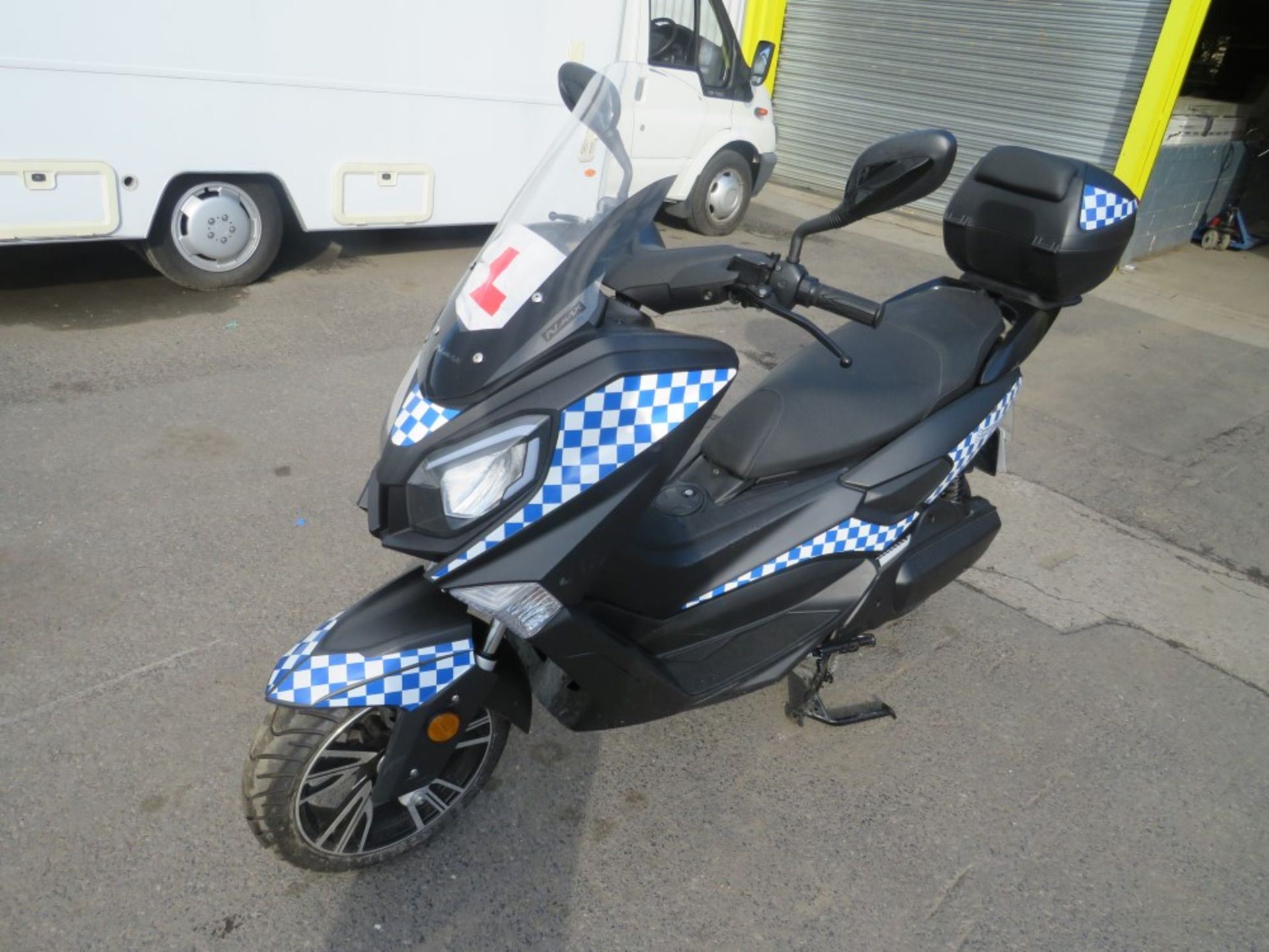 70 reg EFUN TIGER LYNX ELECTRIC SCOOTER, 1ST REG 10/20, MILEAGE NOT DISPLAYING, V5 HERE, 1 FORMER - Image 2 of 4