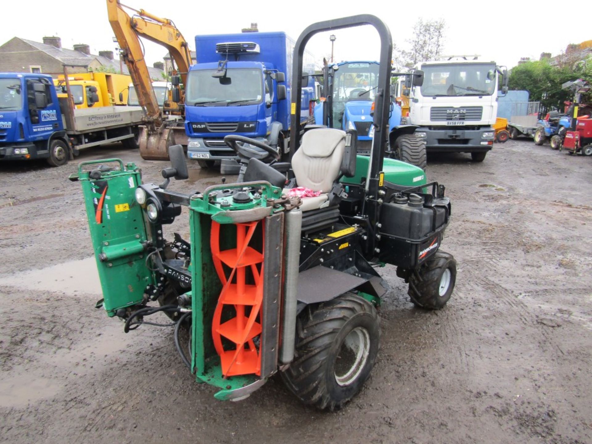 12 reg RANSOMES PARKWAY 3 RIDE ON MOWER (DIRECT COUNCIL) 1ST REG 04/12, V5 HERE, 1 FORMER - Image 2 of 5