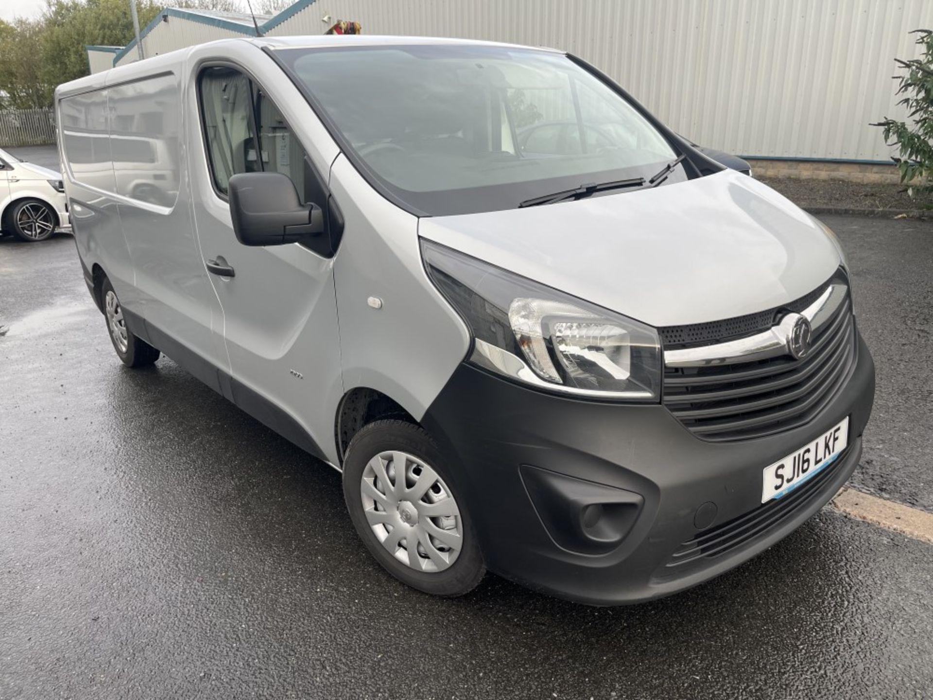 16 reg VAUXHALL VIVARO 2900 CDTI (LOCATION NELSON) 1ST REG 06/16, TEST 27/11/21, 92467M, V5 HERE ( - Image 2 of 8