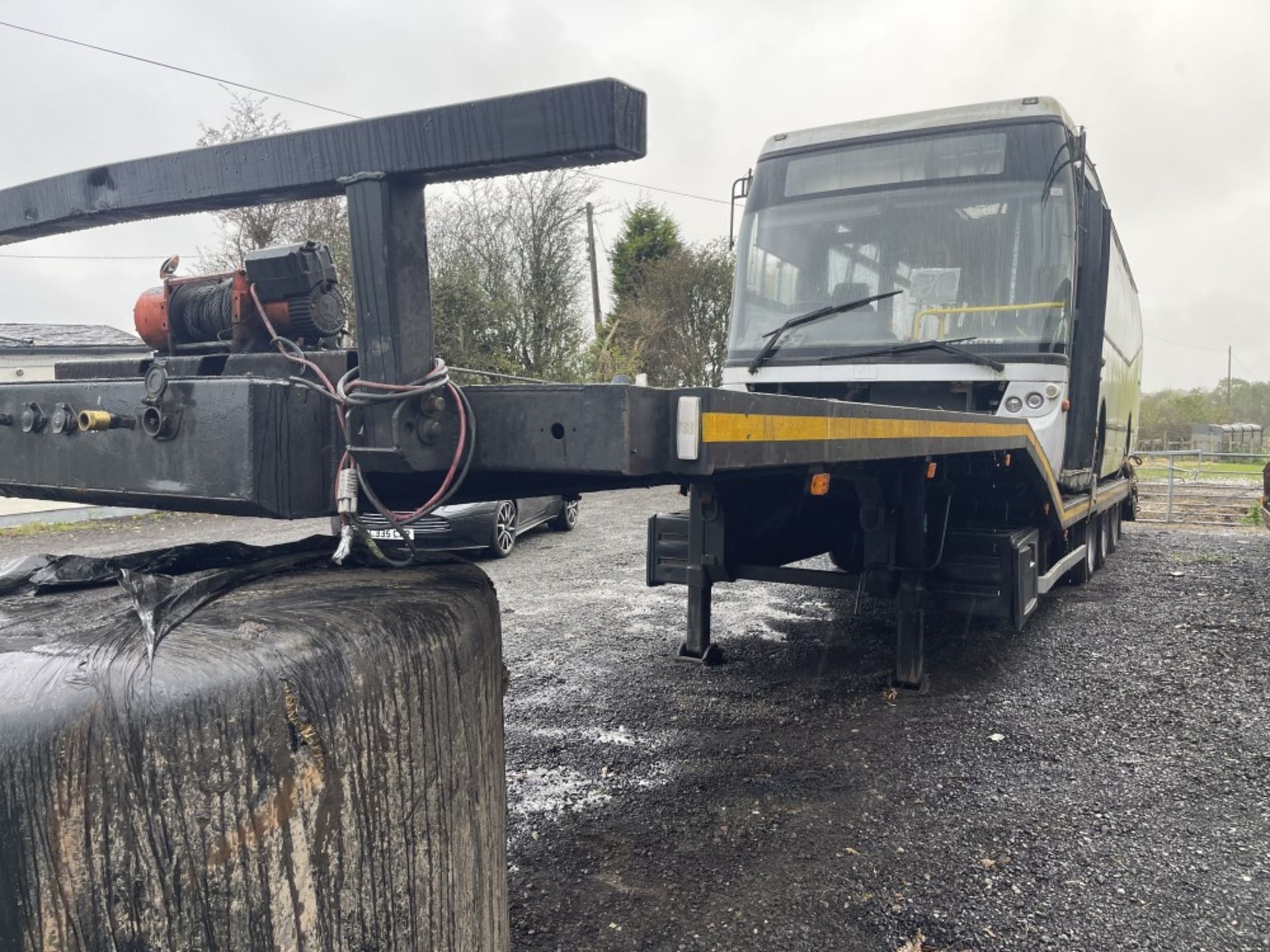 LOW LOADER TRAILER - BUS NOT INCLUDED IN SALE (LOCATION BLACKBURN) (RING FOR COLLECTION - Image 2 of 2