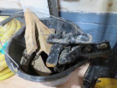 MIXED BUCKET OF DIGGER TEETH [NO VAT]