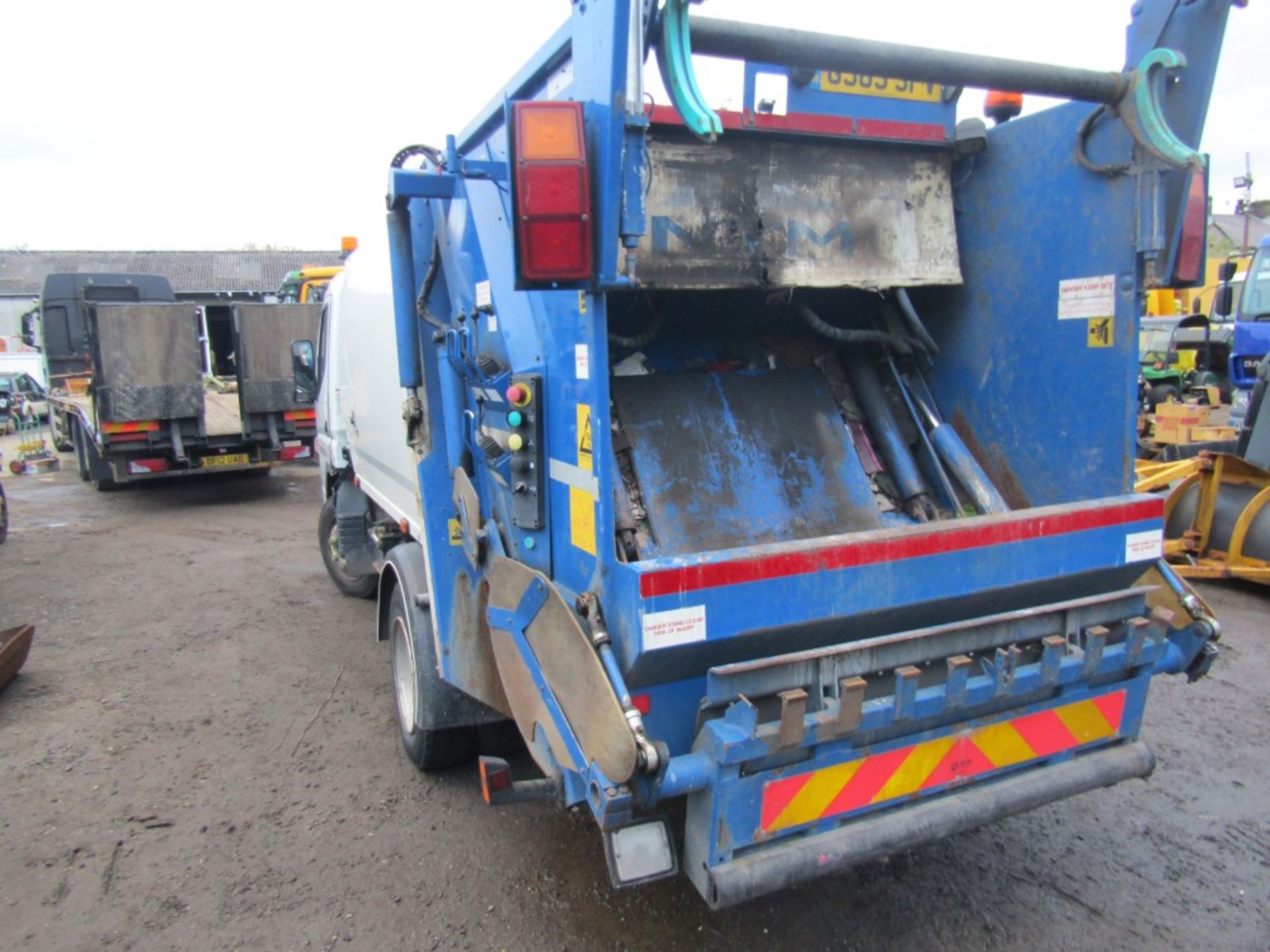 63 reg MITSUBISHI FUSO CANTER 7C1528 (DIRECT COUNCIL) 1ST REG 11/13, 121103M, V5 HERE, 1 FORMER - Image 3 of 6