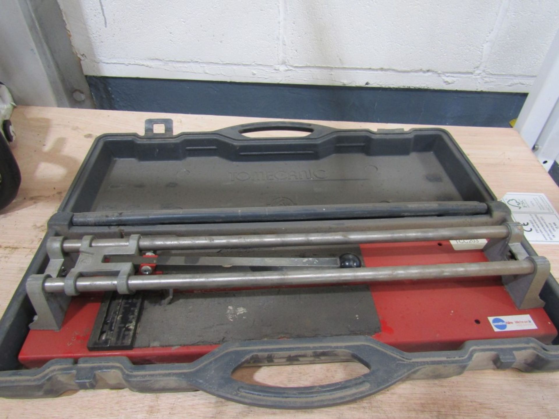 12" HAND HELD CERAMIC TILE CUTTER (DIRECT HIRE CO) [+ VAT]