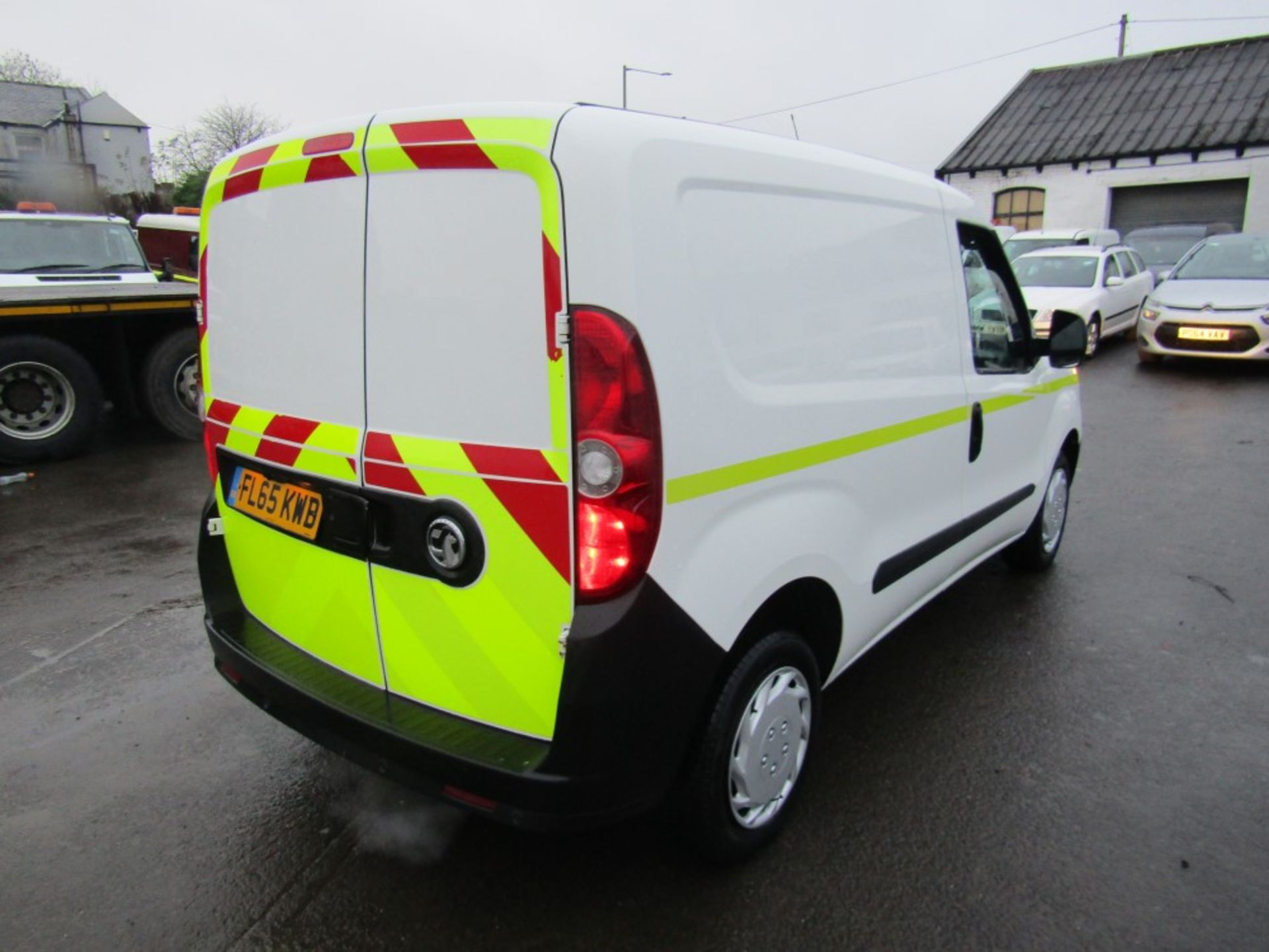 65 reg VAUXHALL COMBO 2000 L1H1 CDTI SS ECOFLEX, 1ST REG 12/15, 143381M, V5 HERE, 1 ONWER FROM - Image 4 of 7