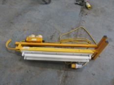 2FT 110V FLOURESCENT BASE LIGHT WITH LINK (DIRECT HIRE CO) [+ VAT]