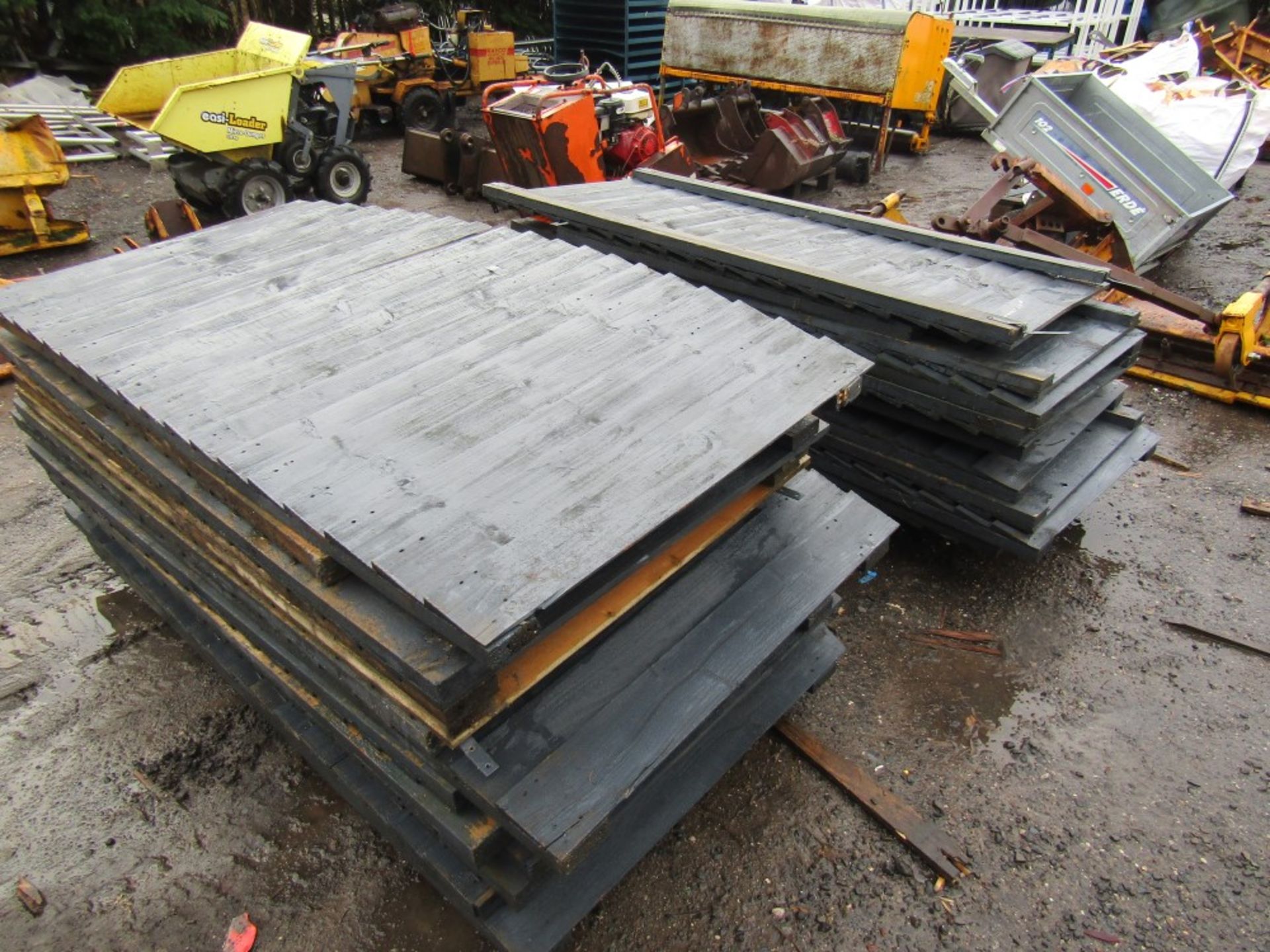 24 ASSORTED FENCE PANELS [NO VAT]