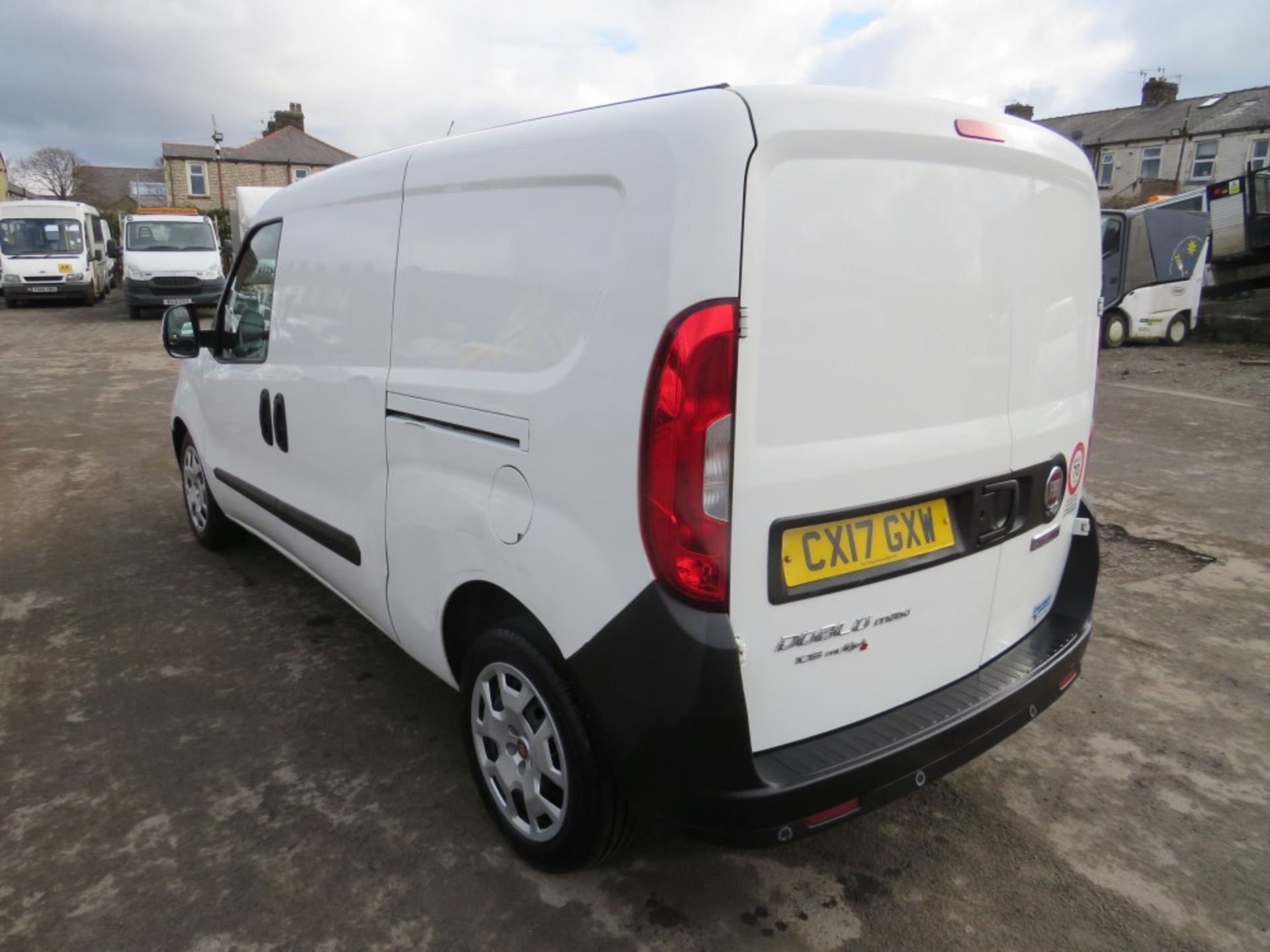 17 reg FIAT DOBLO 16 SX MAXI MULTIJET 11 FRIDGE VAN (UNITED UTILITIES WATER) 1ST REG 03/17, 154763M, - Image 3 of 7