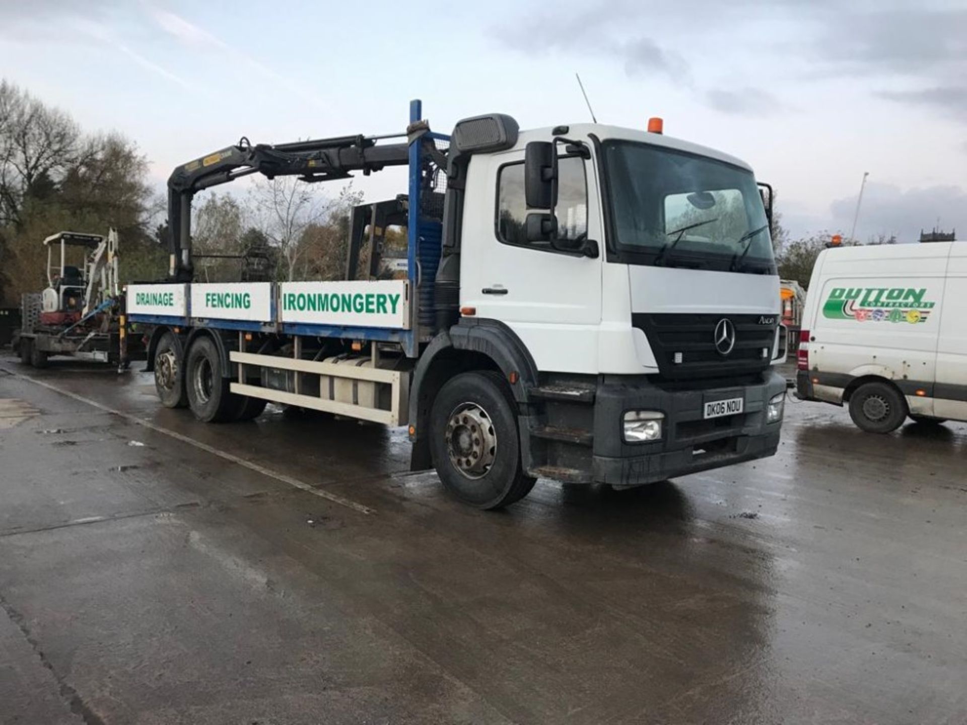 06 reg MERCEDES AXOR 6 WHL WAGON C/W REAR MOUNTED PALFINGER PK12000 CRANE & KINSHOFFER BRICK GRAB ( - Image 2 of 12