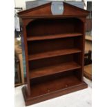 A pine bookshelf with three shelves, 123x100cm; together with a small shelf with broken pediment,