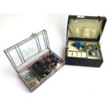 Glass jewellery box containing various costume jewellery, a set of Rosito pearls, a Florenza cameo